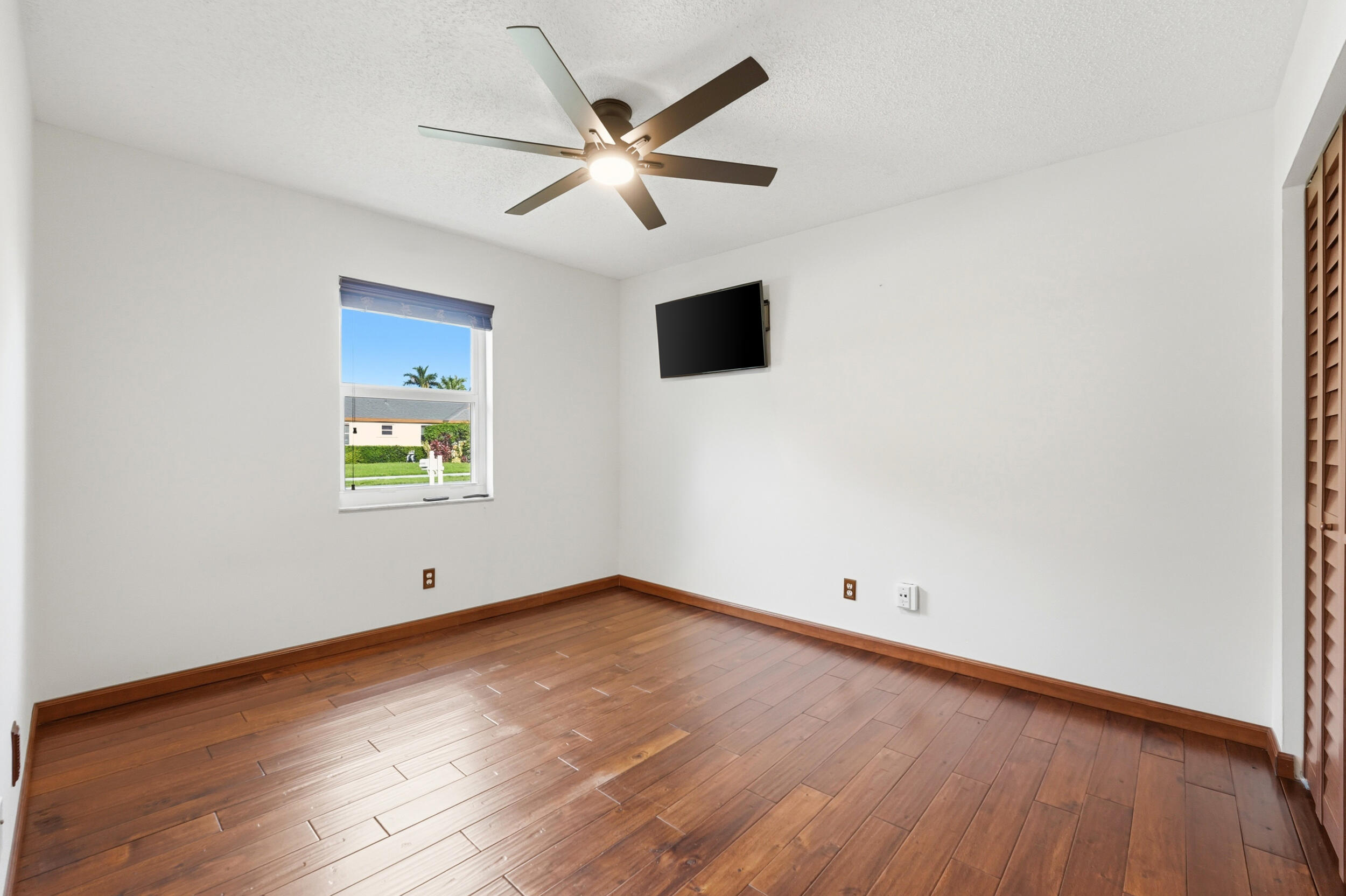 FIRST IMPRESSIONS II - Residential