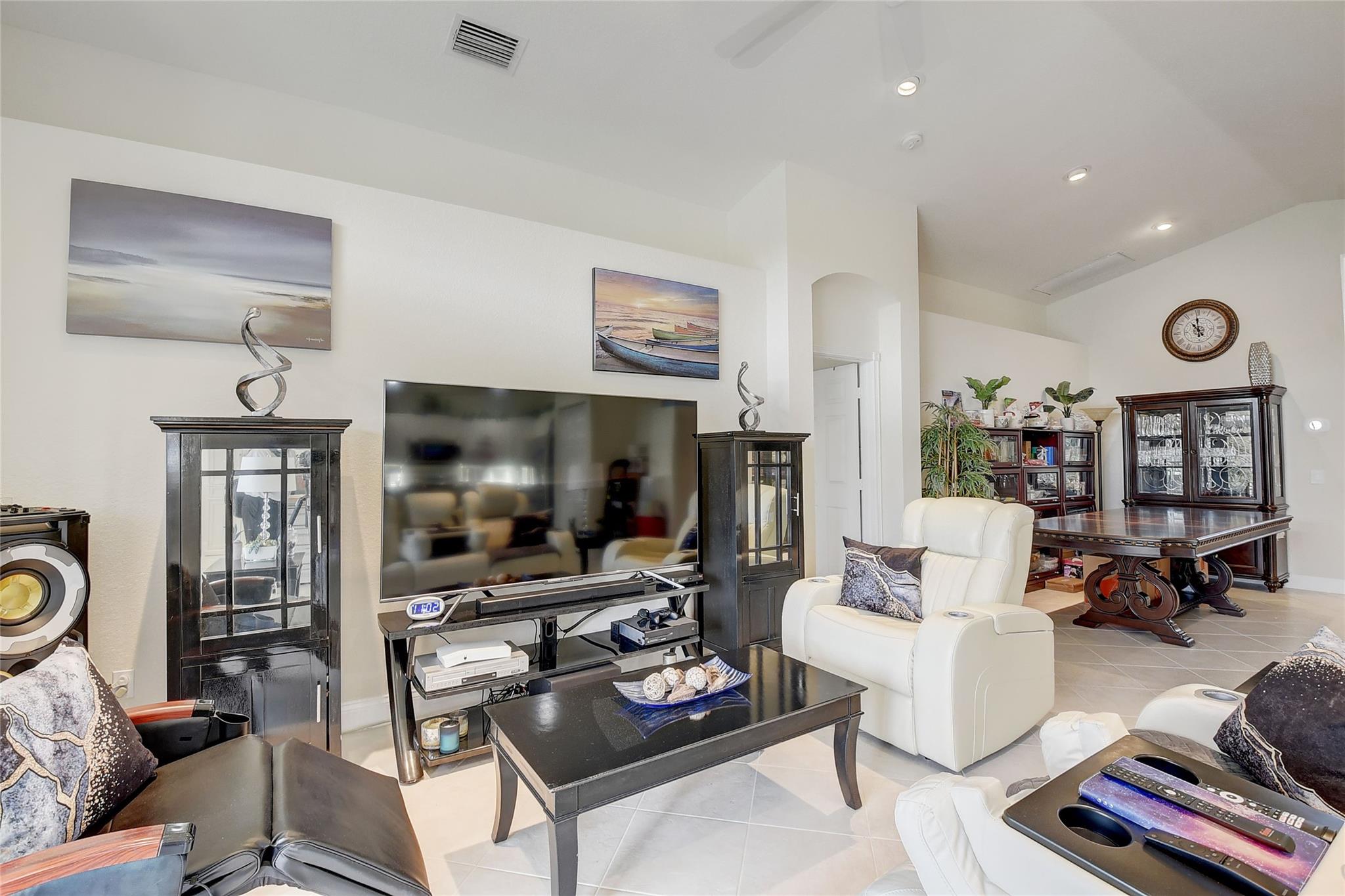 Valencia Lakes 03 - Residential
