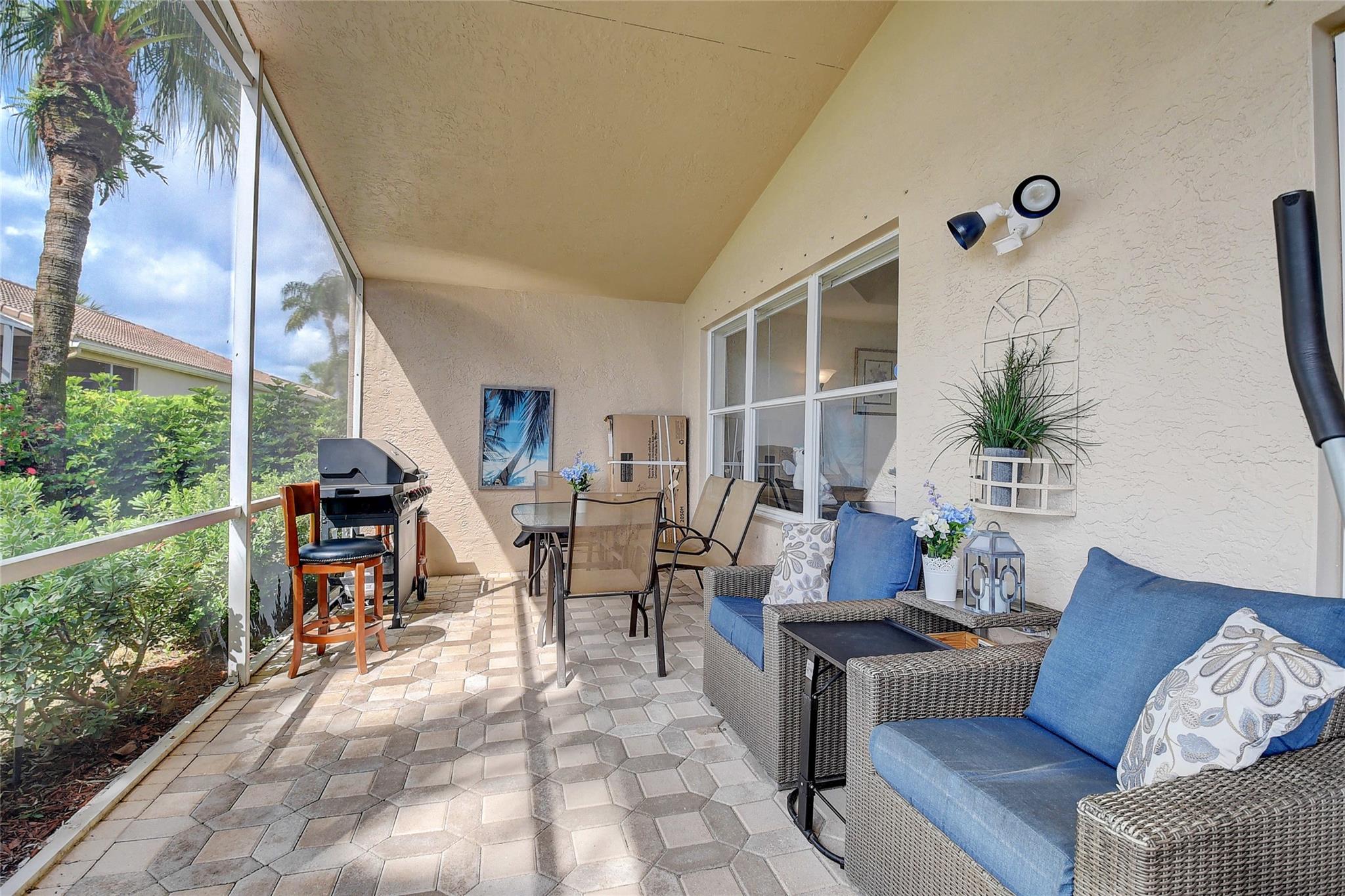 Valencia Lakes 03 - Residential