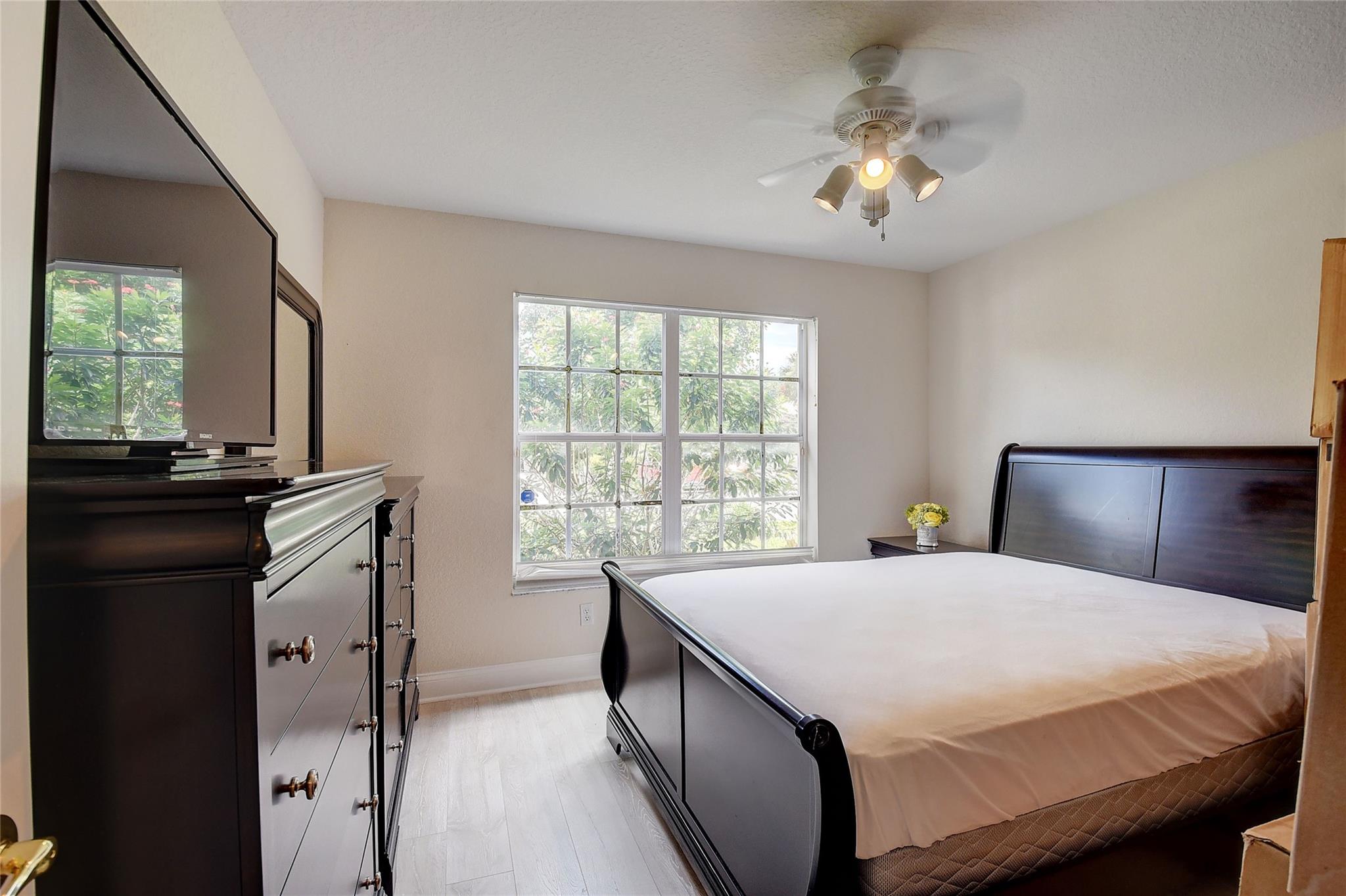 Valencia Lakes 03 - Residential