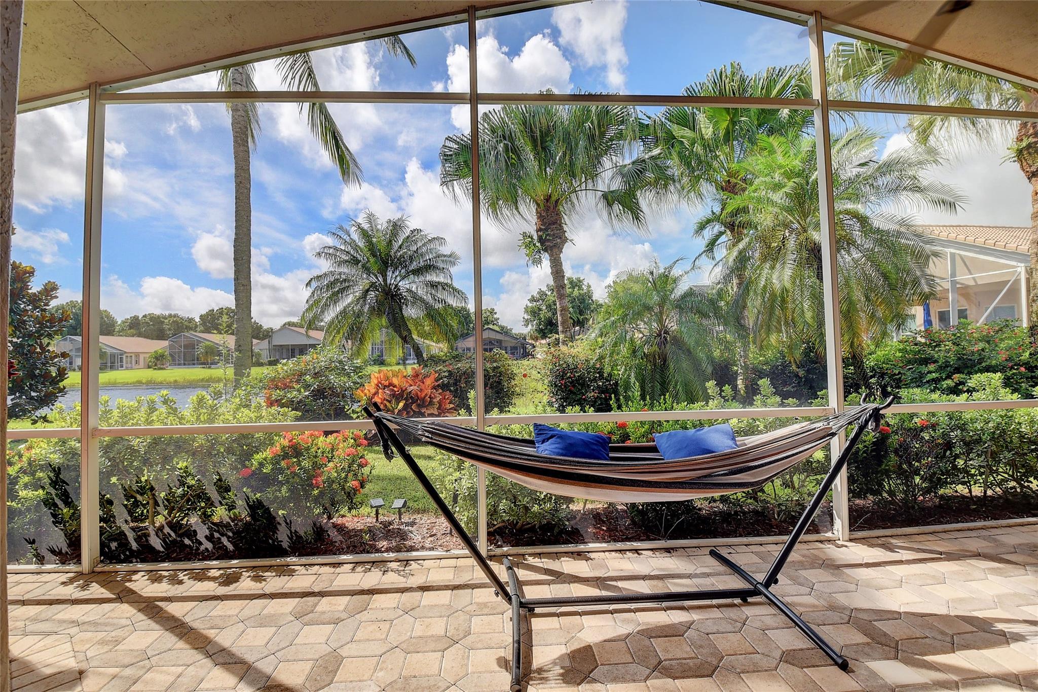 Valencia Lakes 03 - Residential