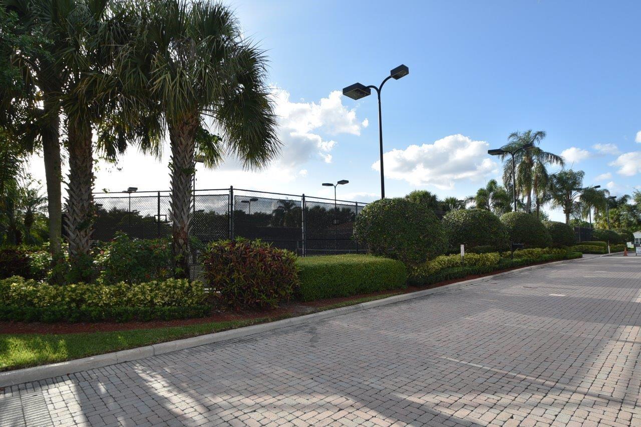 Valencia Lakes 03 - Residential