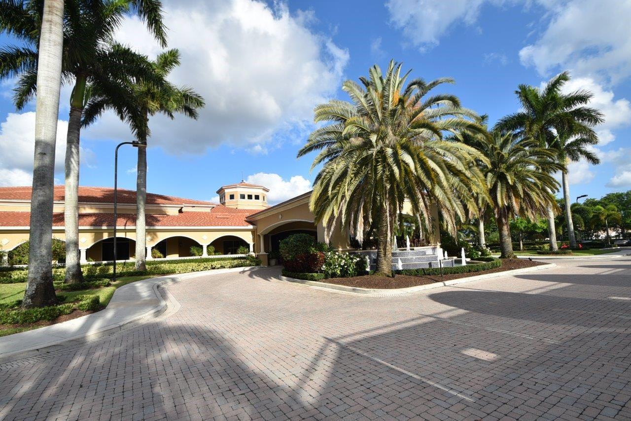 Valencia Lakes 03 - Residential
