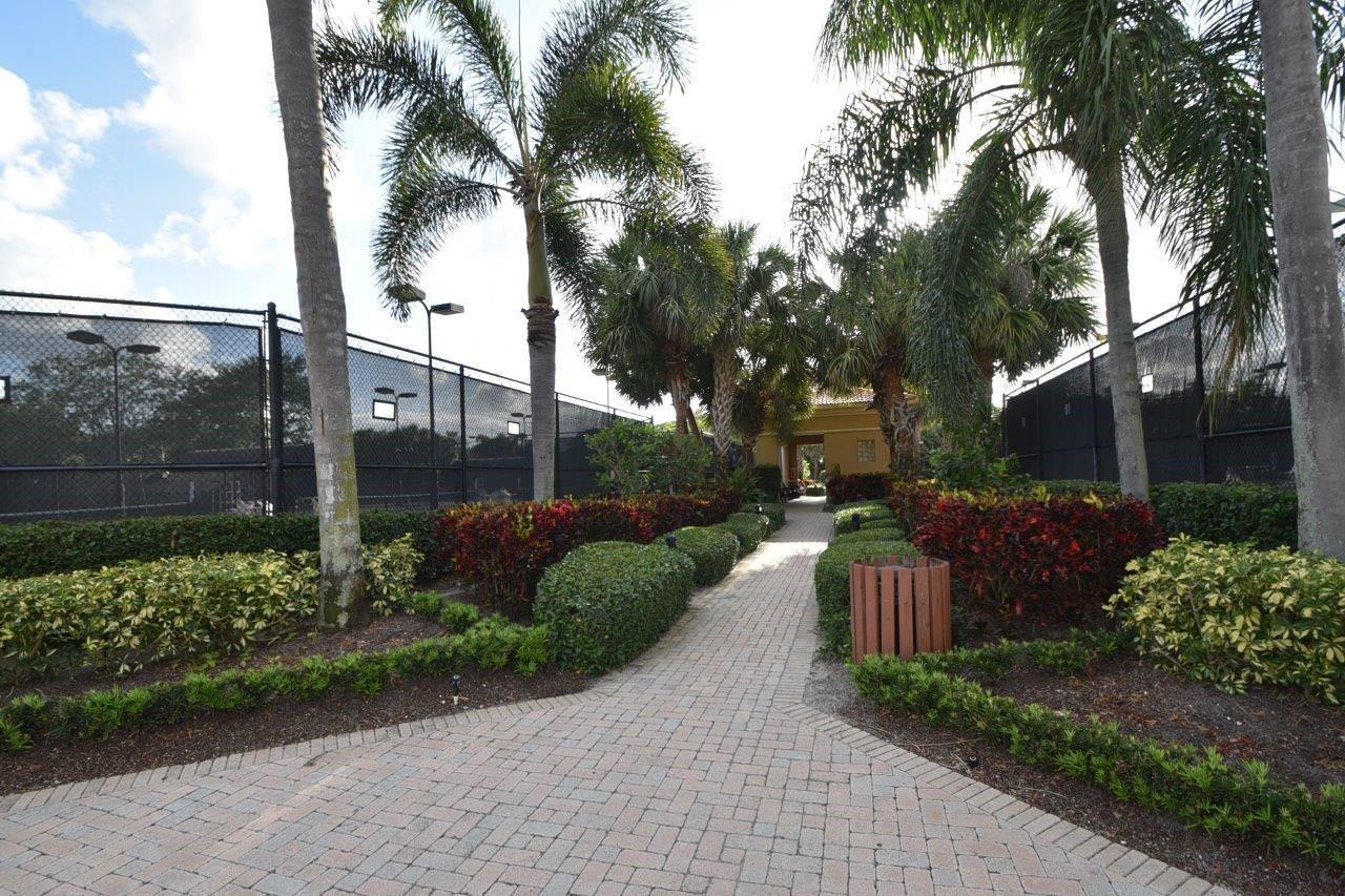 Valencia Lakes 03 - Residential