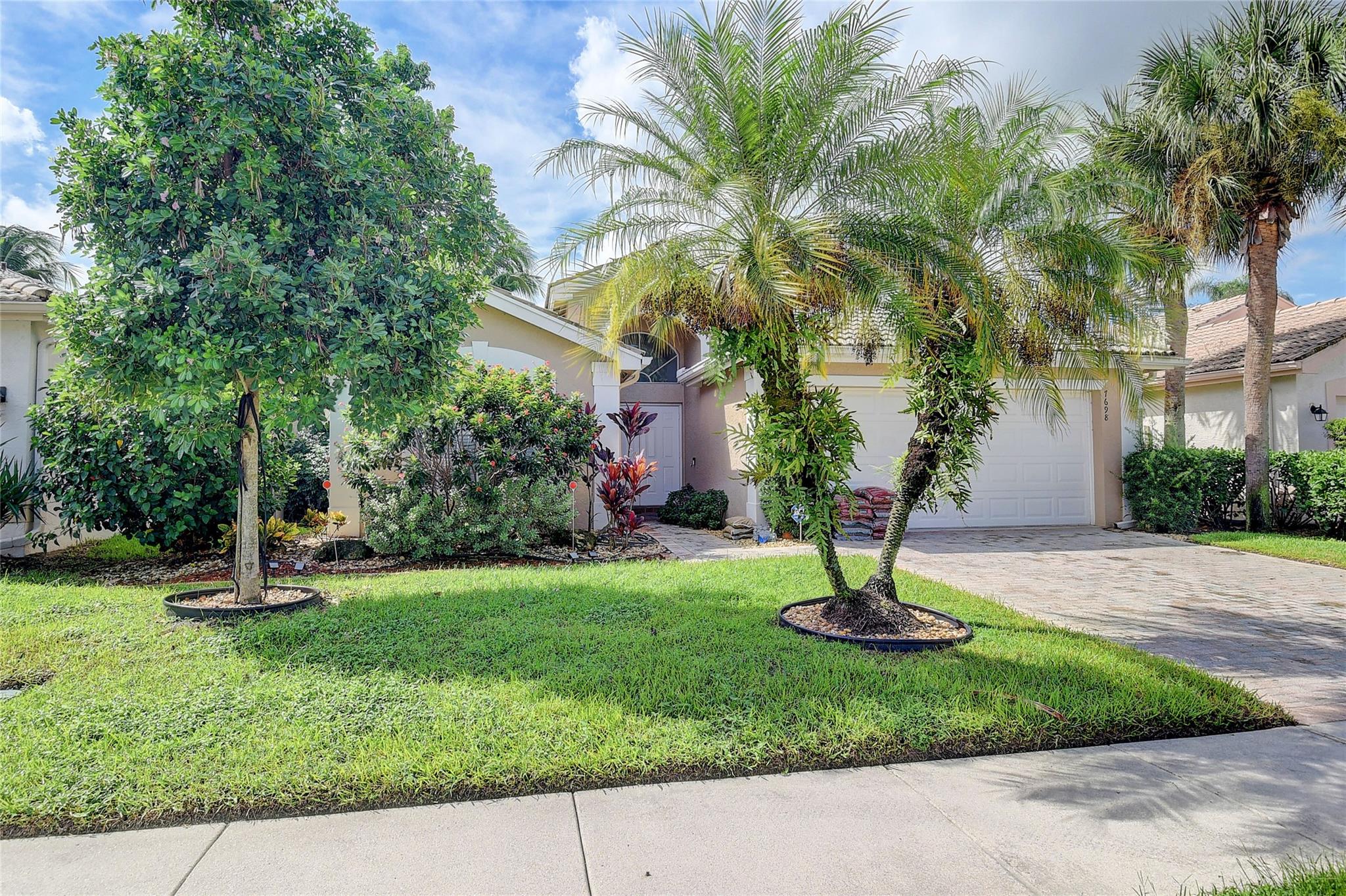 Valencia Lakes 03 - Residential