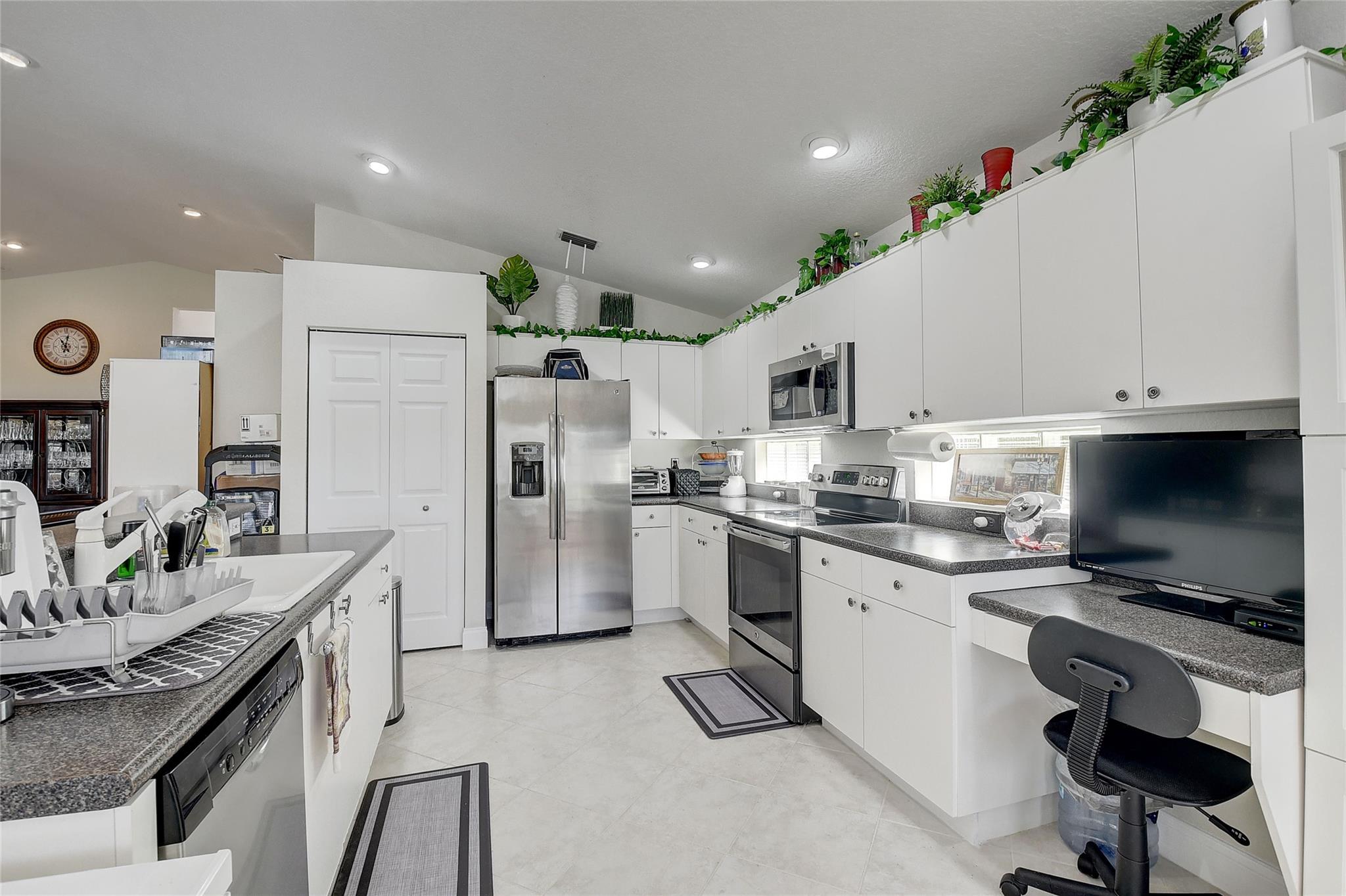 Valencia Lakes 03 - Residential