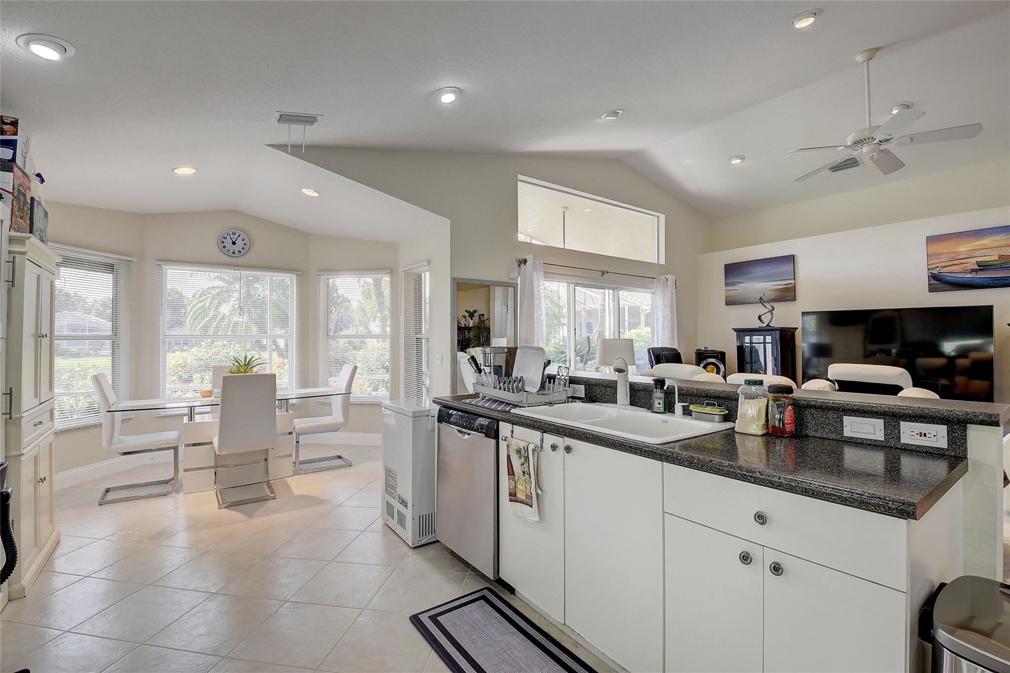 Valencia Lakes 03 - Residential