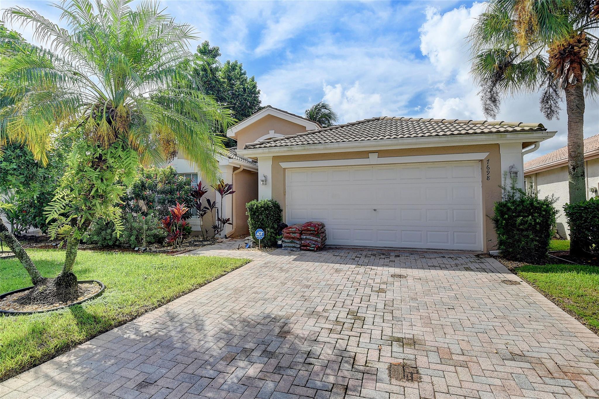 Valencia Lakes 03 - Residential