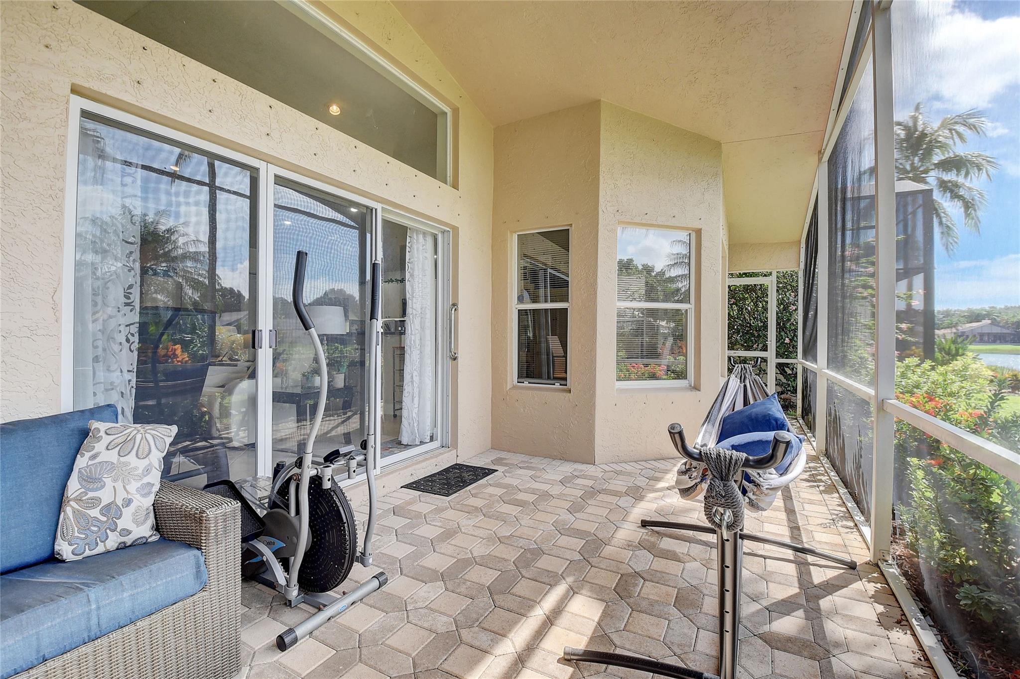 Valencia Lakes 03 - Residential