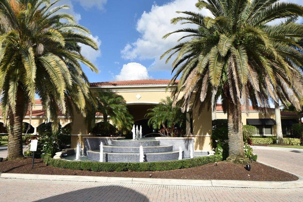 Valencia Lakes 03 - Residential