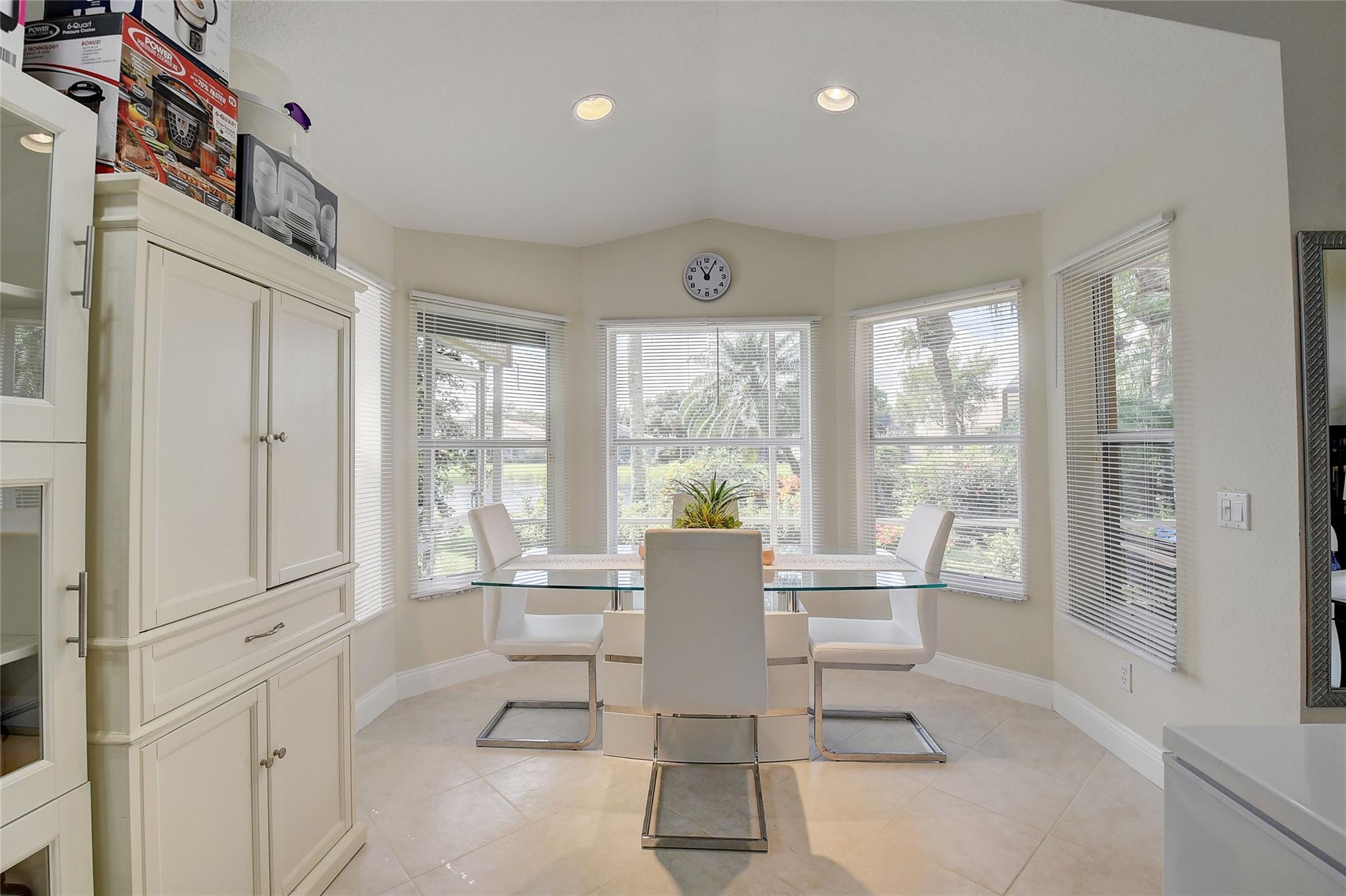 Valencia Lakes 03 - Residential