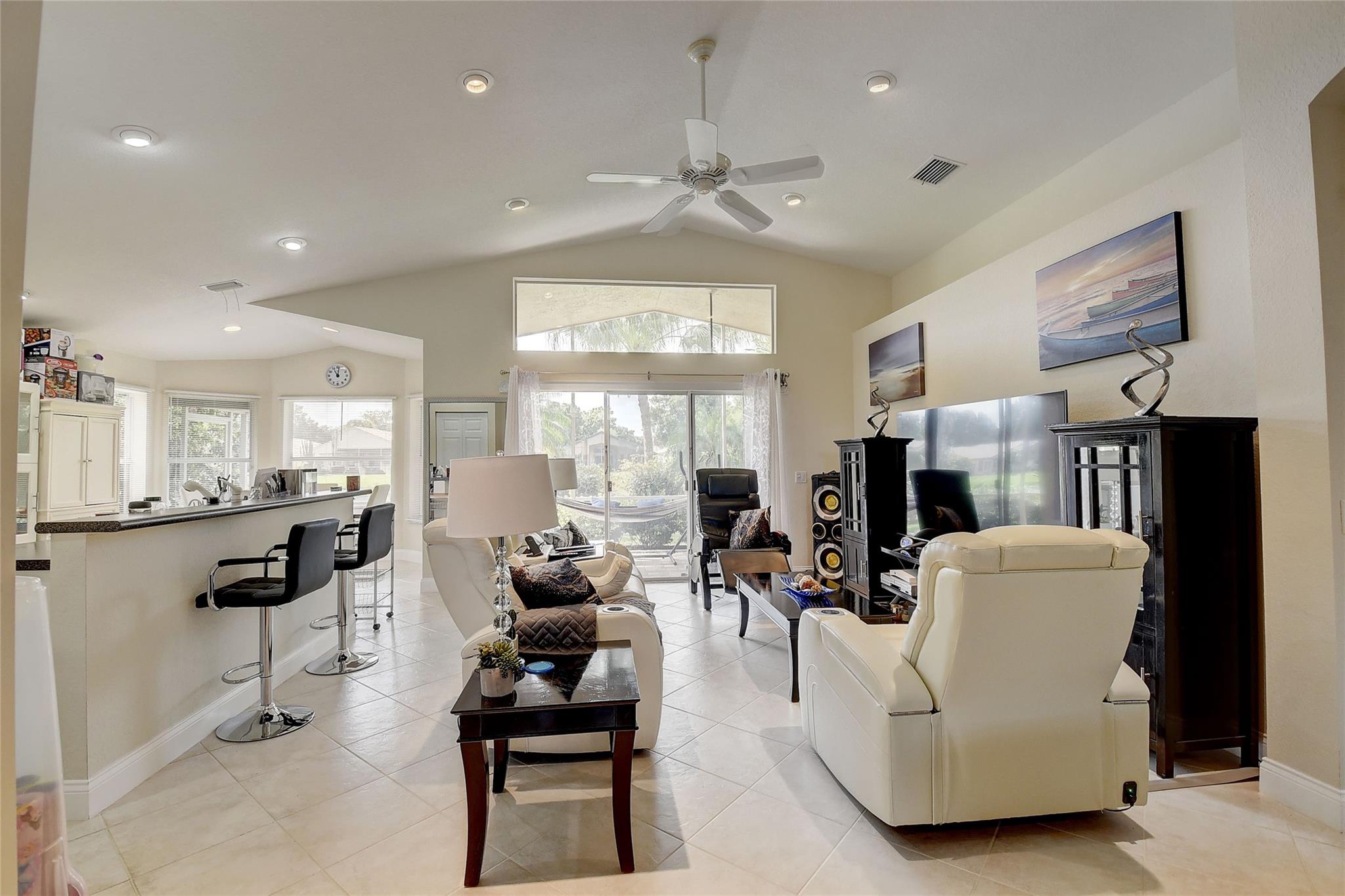 Valencia Lakes 03 - Residential