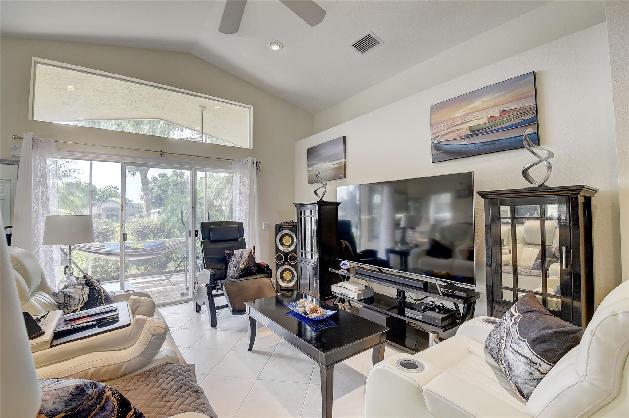 Valencia Lakes 03 - Residential