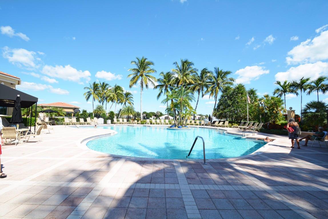 Valencia Lakes 03 - Residential