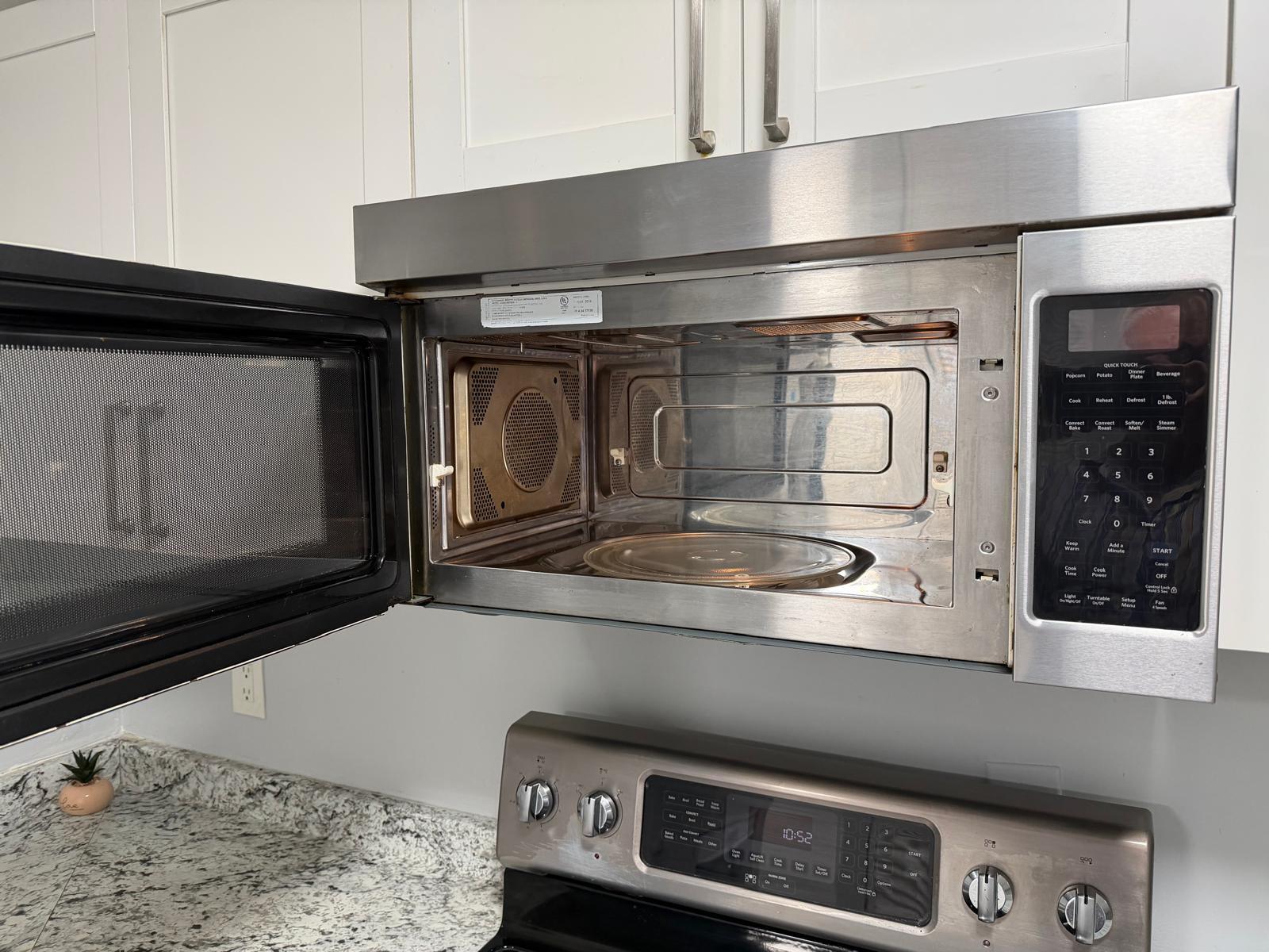 APPLEGREEN CONDO APTS 4 - Residential Lease