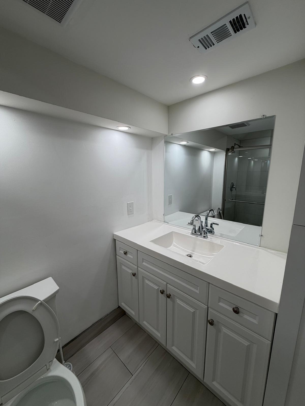 APPLEGREEN CONDO APTS 4 - Residential Lease