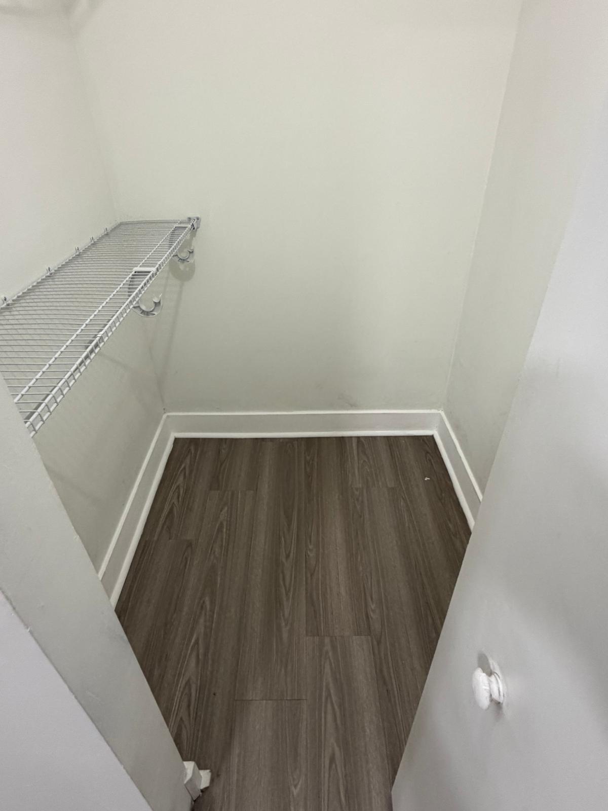 APPLEGREEN CONDO APTS 4 - Residential Lease