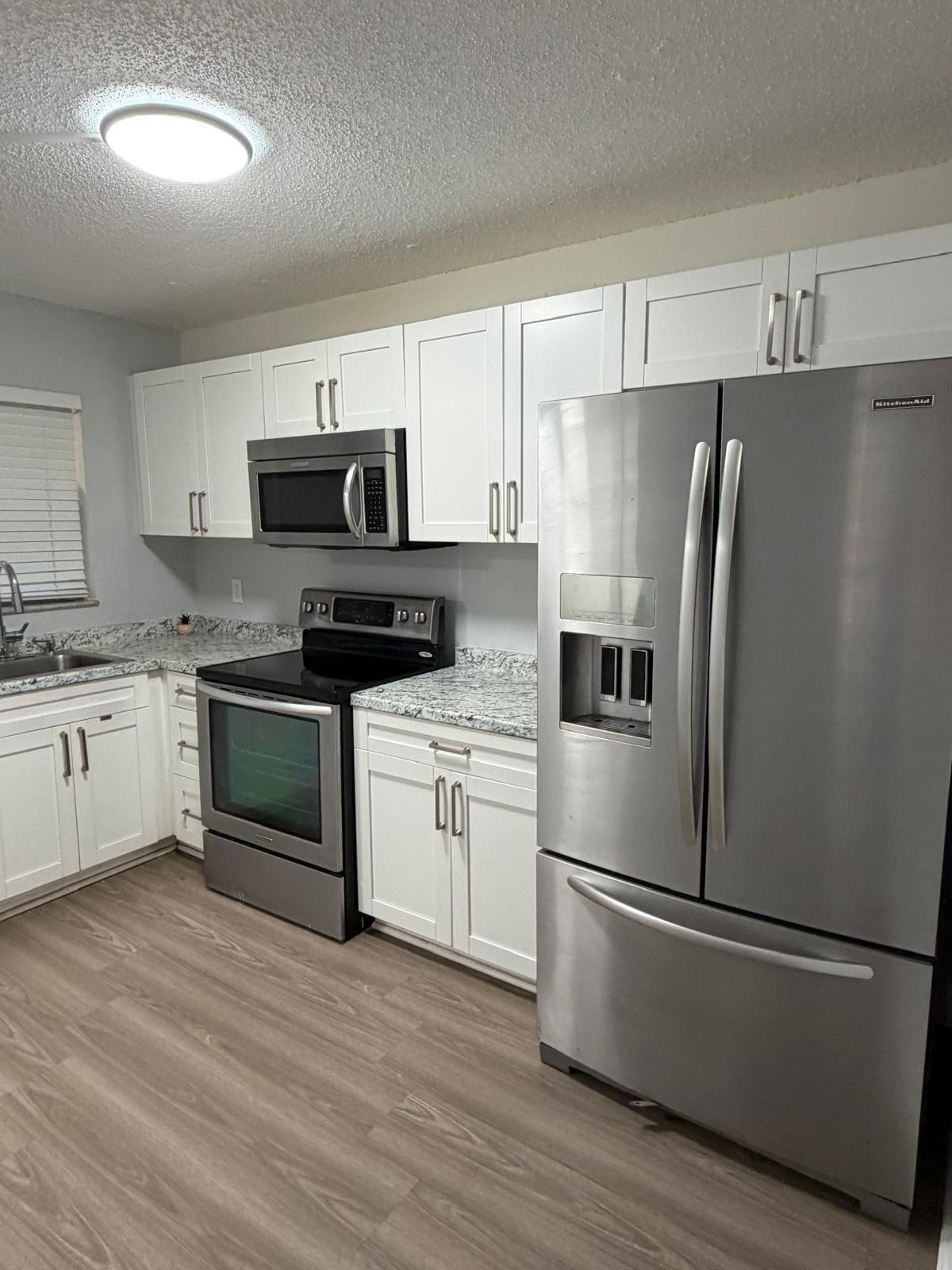 APPLEGREEN CONDO APTS 4 - Residential Lease