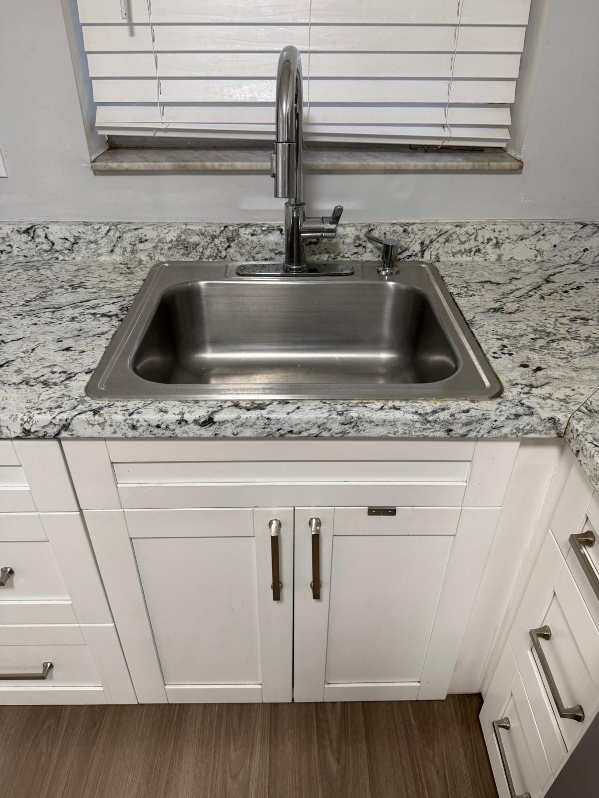 APPLEGREEN CONDO APTS 4 - Residential Lease