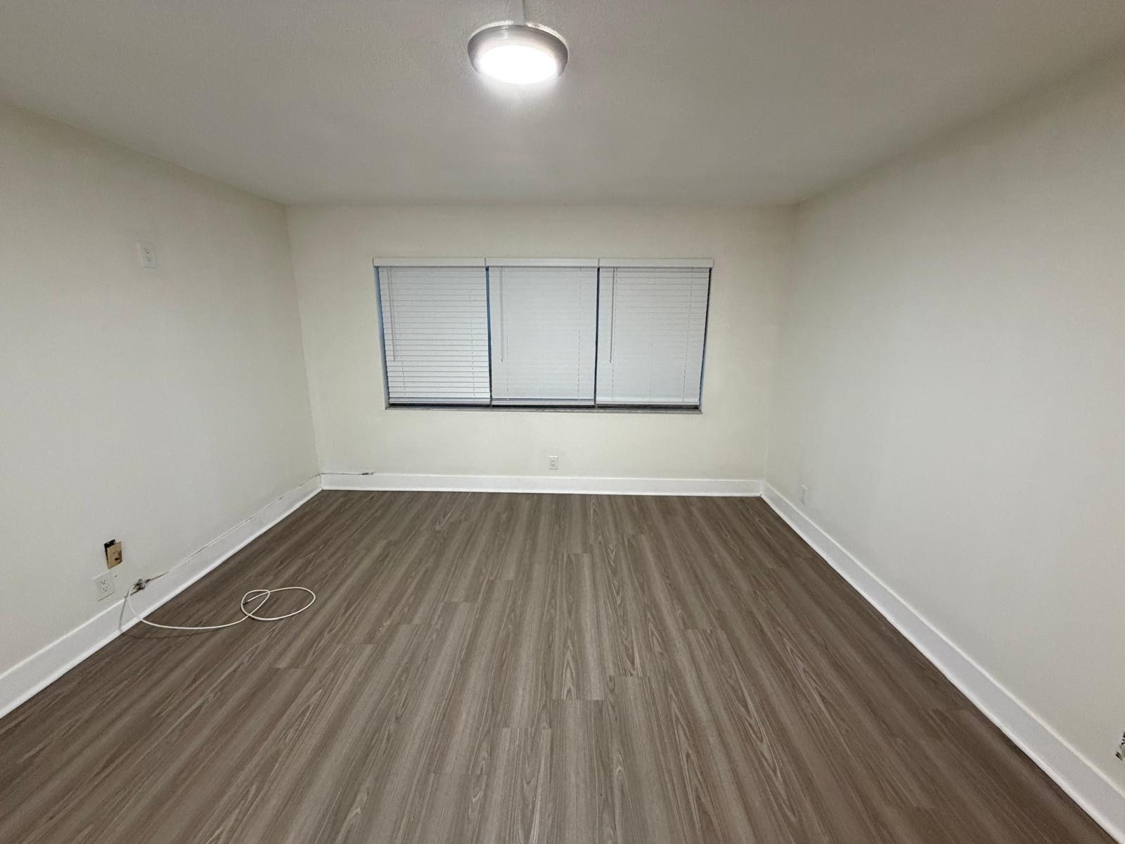 APPLEGREEN CONDO APTS 4 - Residential Lease