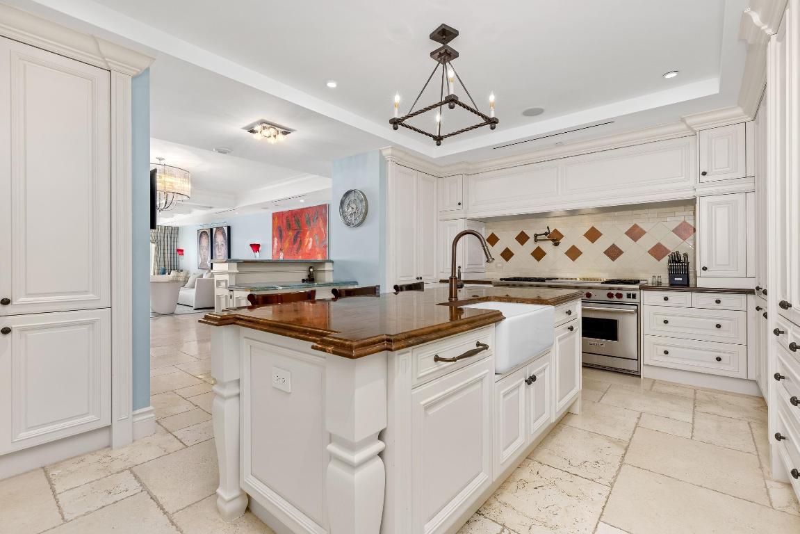 Luxuria - Residential
