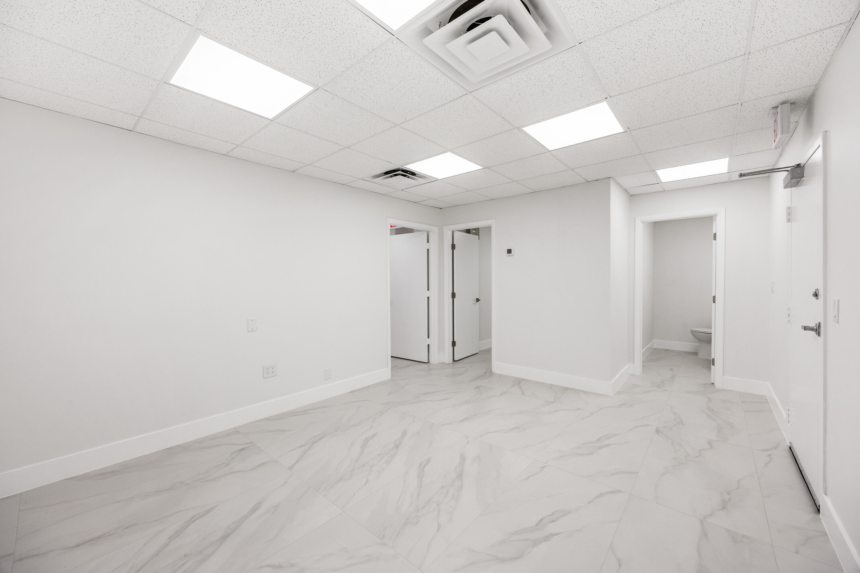 CORNER SUITE | 727 SF | 4 PRIVATE ROOMS | PRIVATE BATH | JUST RENOVATED  Now available: a 727 SF renovated corner office suite at 150 NW 70th Ave, Plantation, FL, offering superior privacy, enhanced natural light, and a highly functional layout.  This move-in-ready corner suite features four private rooms and a private in-suite restroom, making it an excellent fit for medical professionals, therapists, attorneys, accountants, or executive office users seeking a polished, client-ready space.