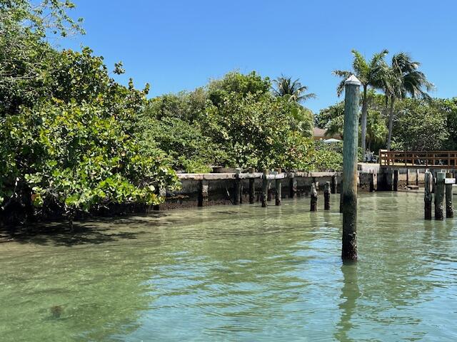 YACHT HARBOR EST - Land