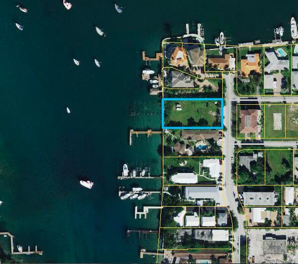 YACHT HARBOR EST - Land