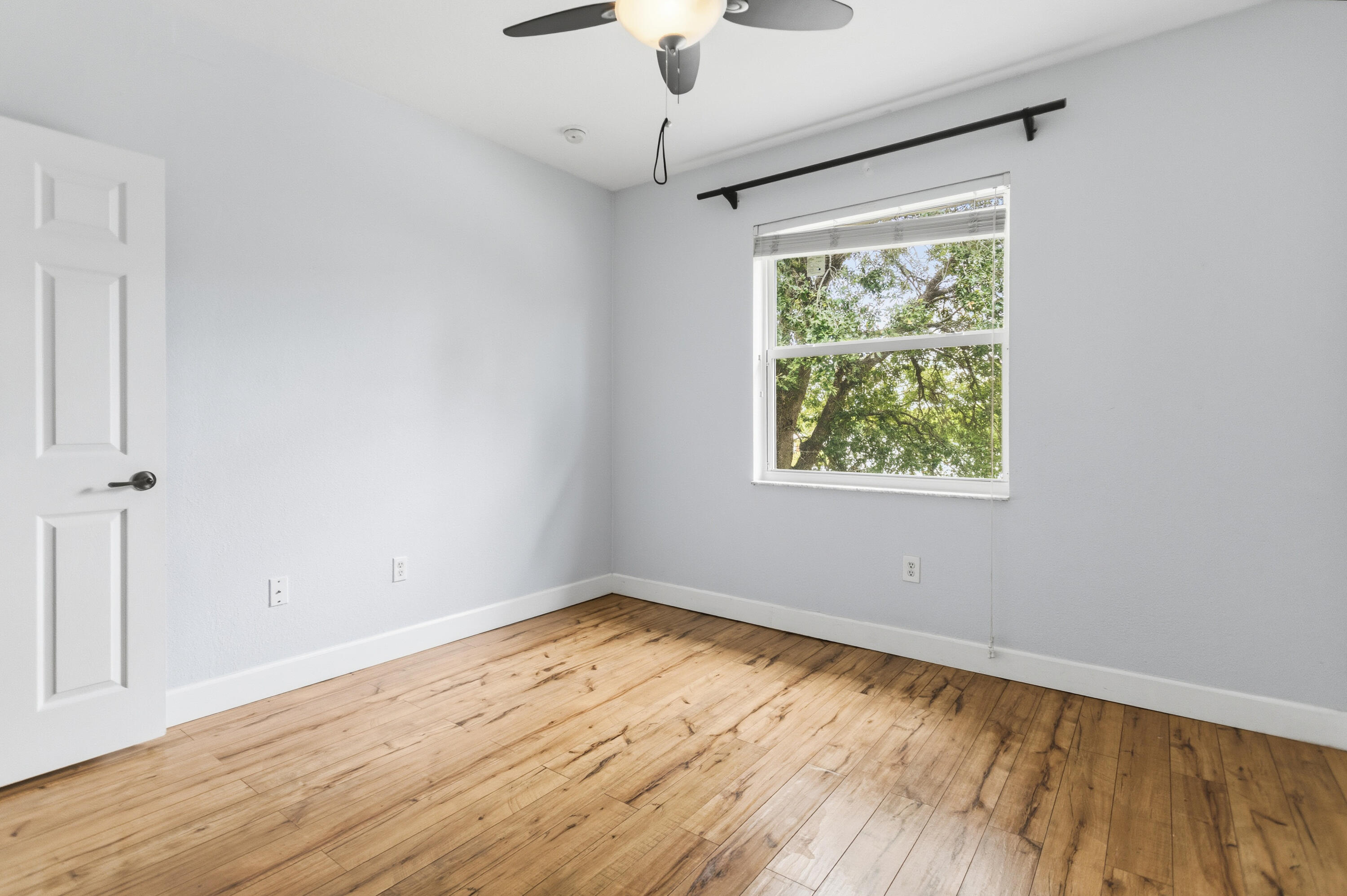 Escada 174-84 B - Residential Lease