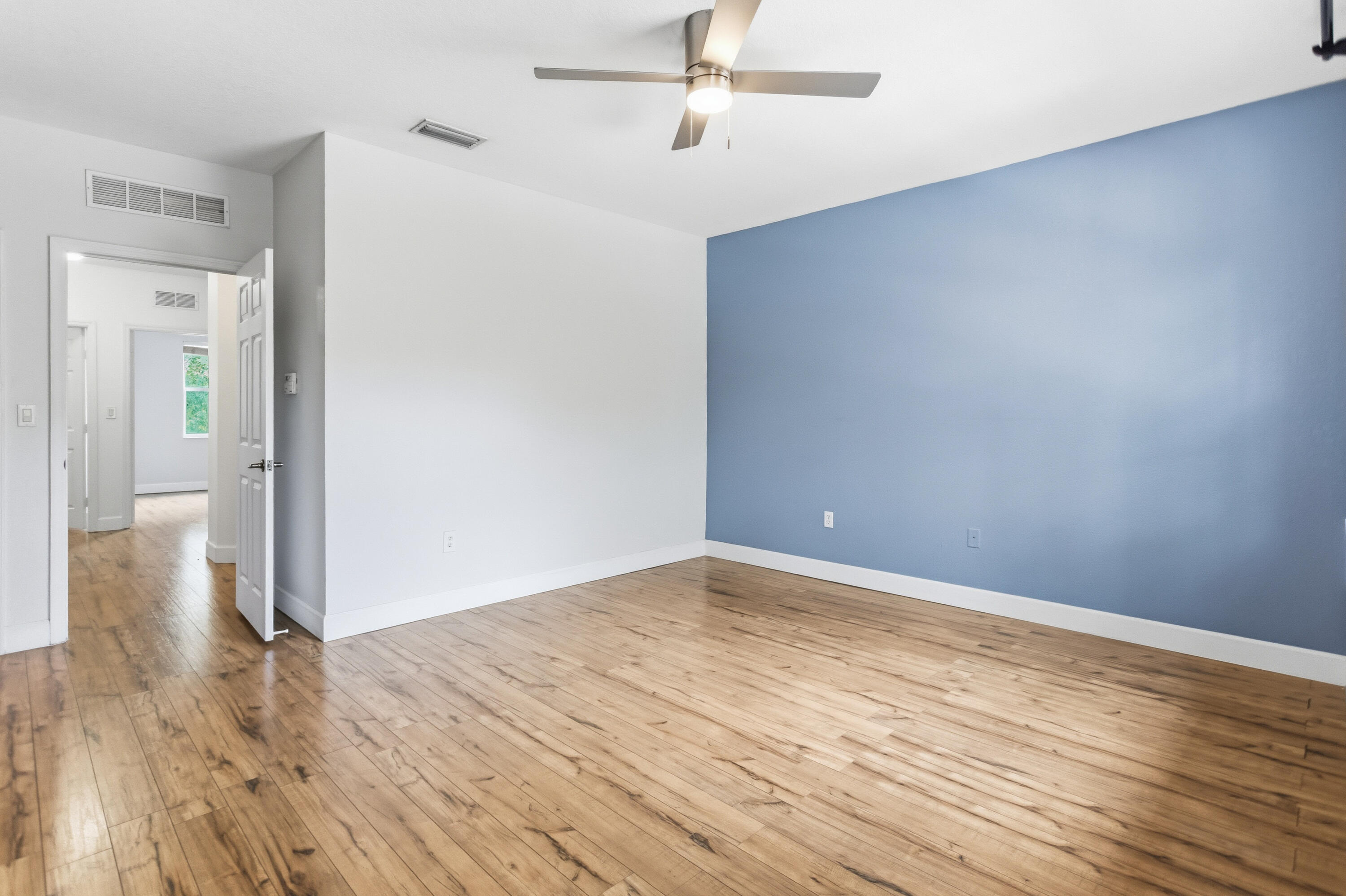 Escada 174-84 B - Residential Lease