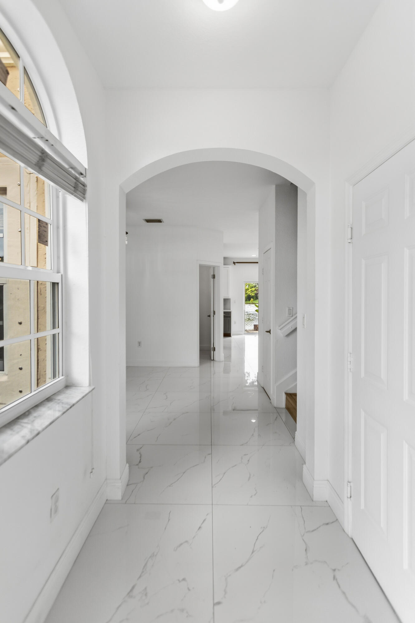 Escada 174-84 B - Residential Lease