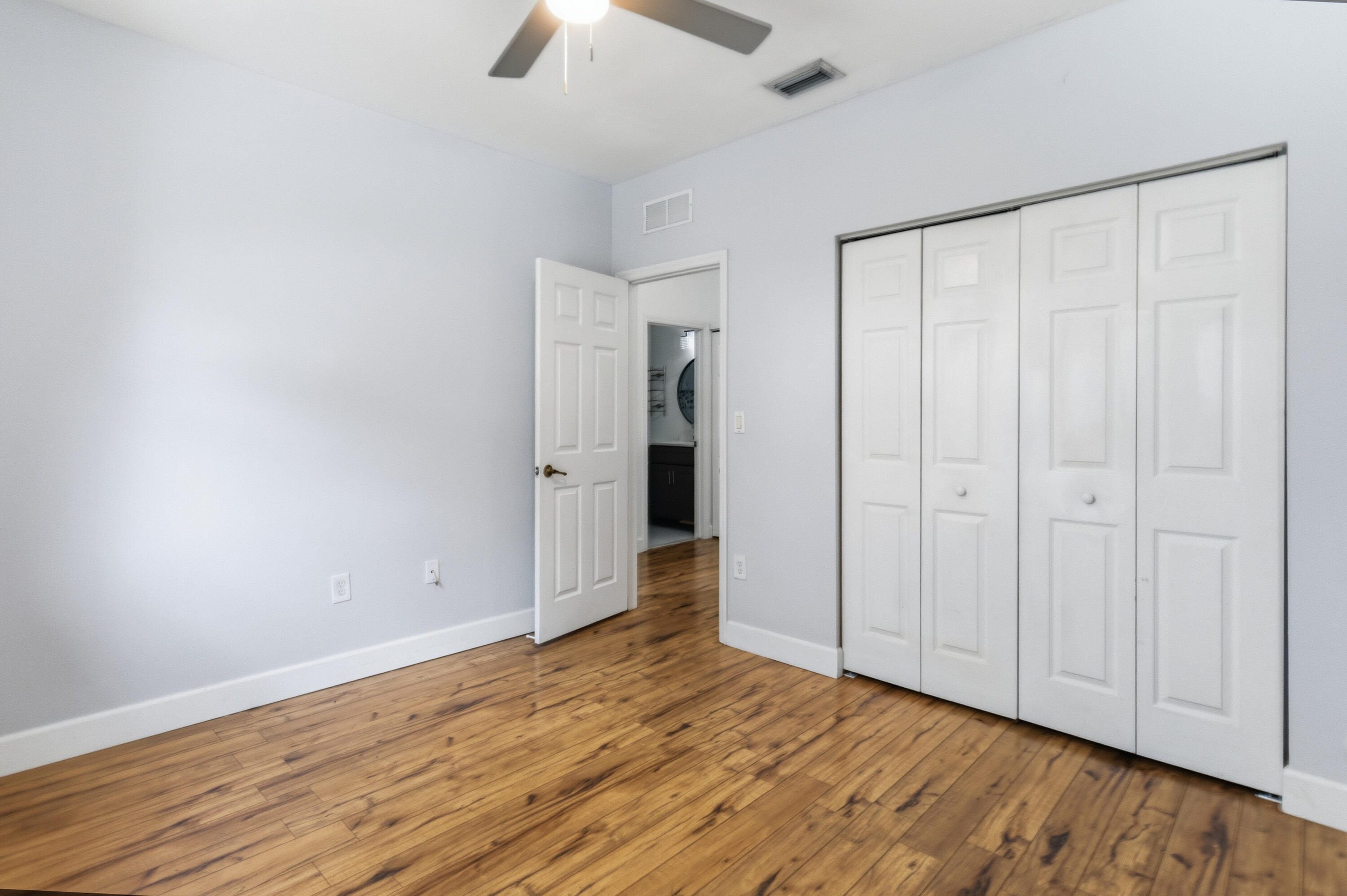 Escada 174-84 B - Residential Lease