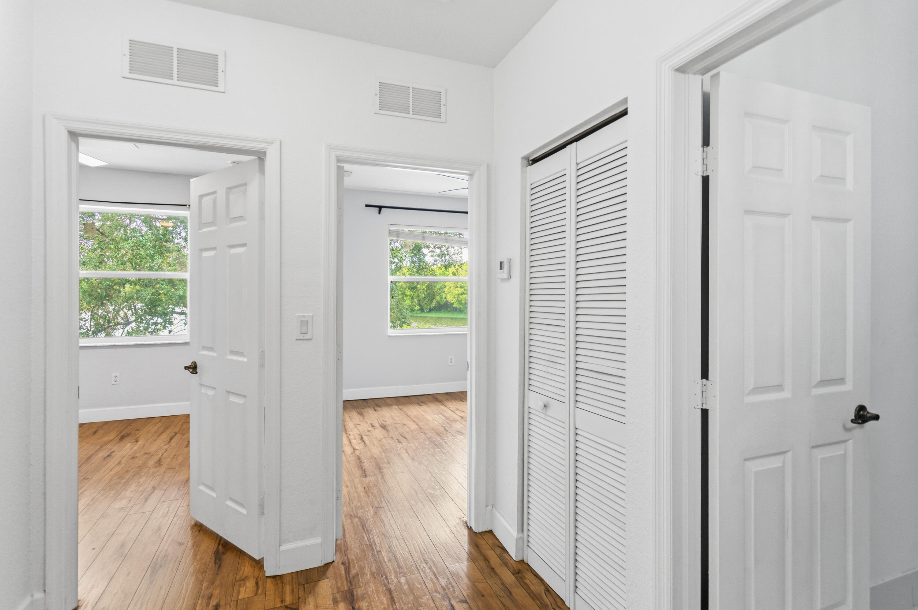 Escada 174-84 B - Residential Lease