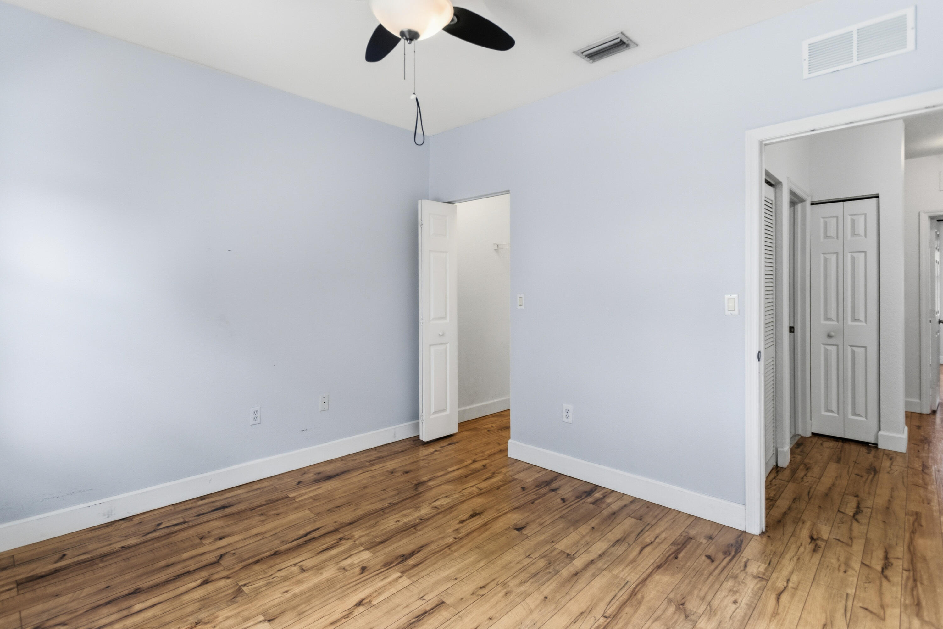 Escada 174-84 B - Residential Lease