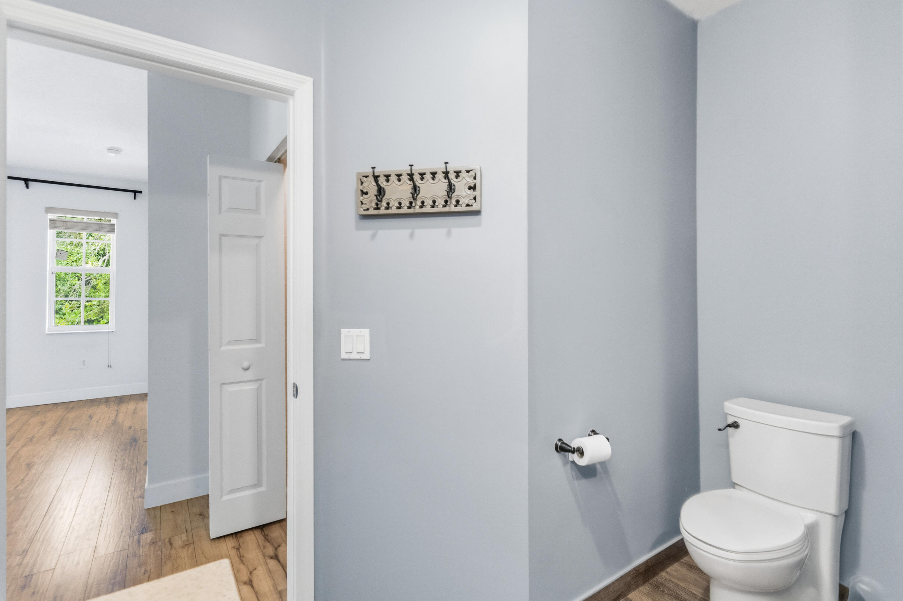 Escada 174-84 B - Residential Lease