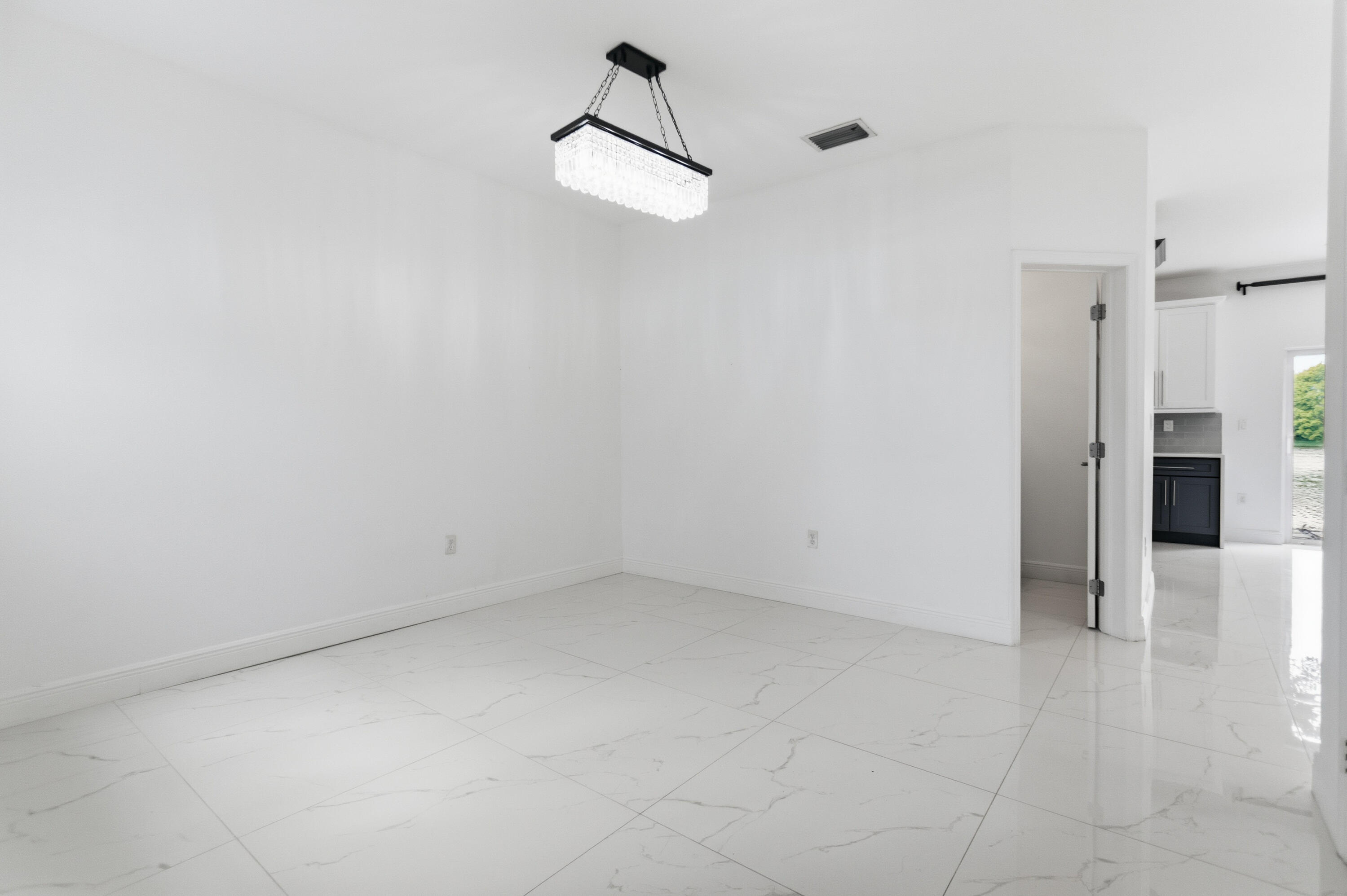 Escada 174-84 B - Residential Lease