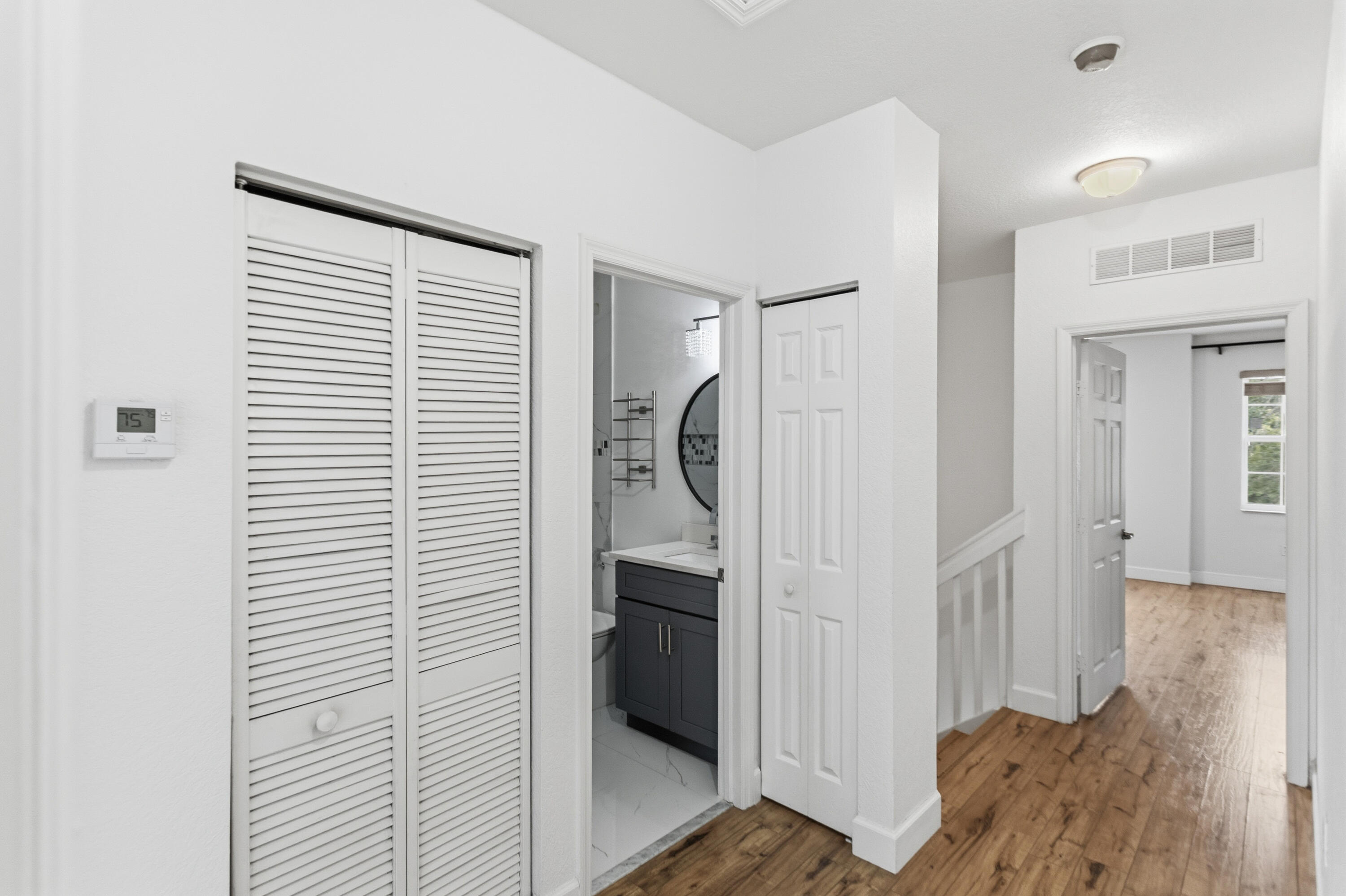 Escada 174-84 B - Residential Lease