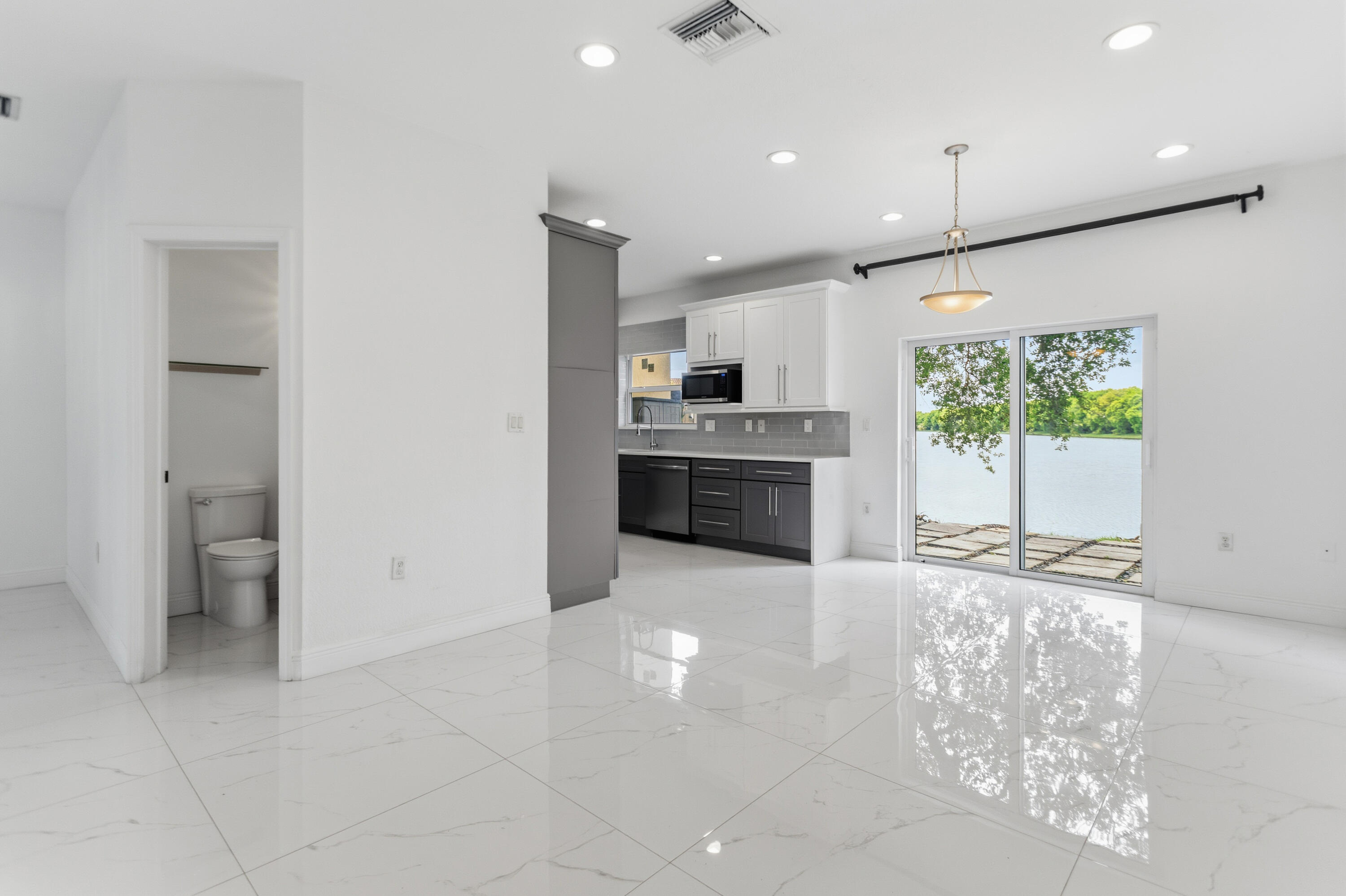 Escada 174-84 B - Residential Lease