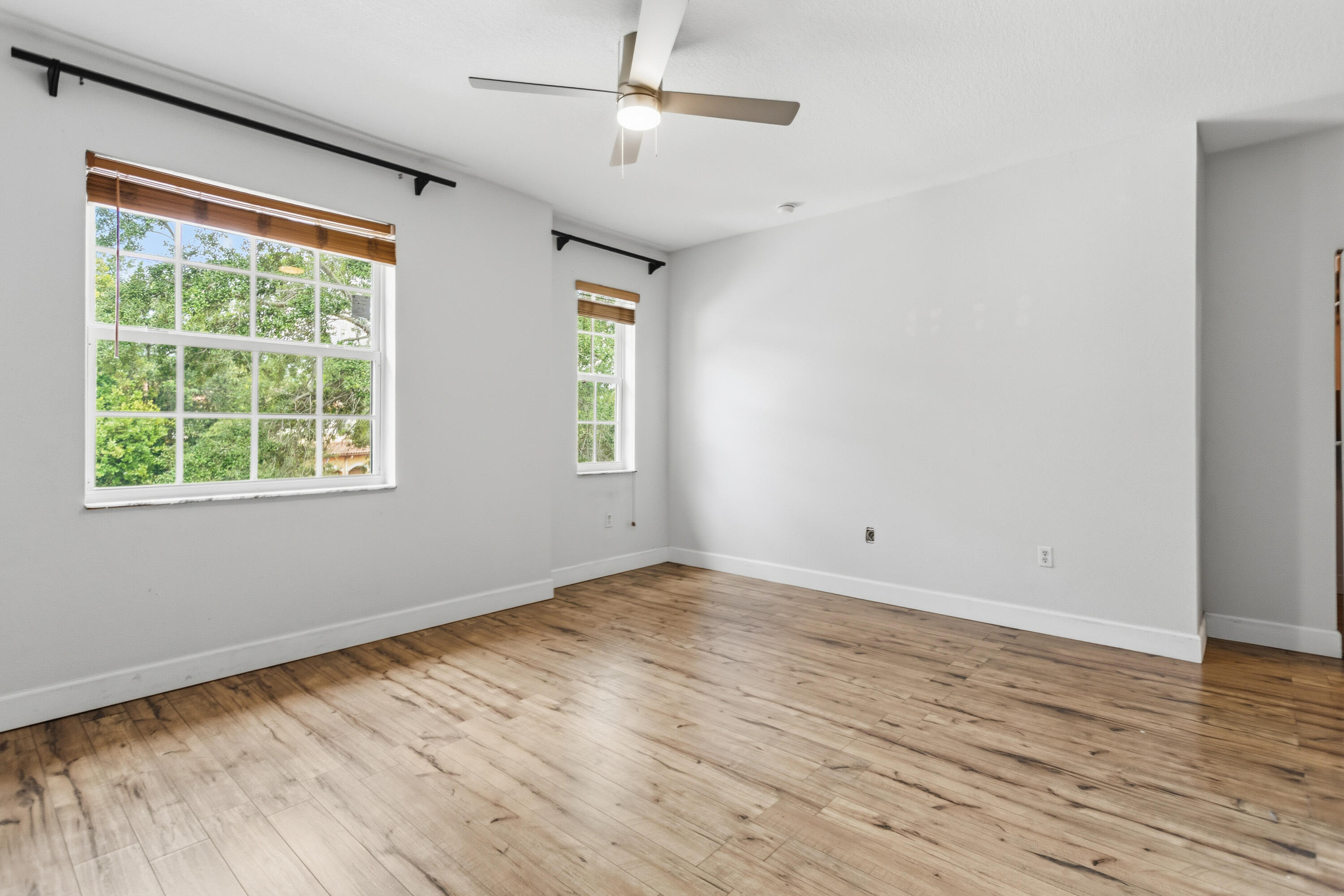 Escada 174-84 B - Residential Lease