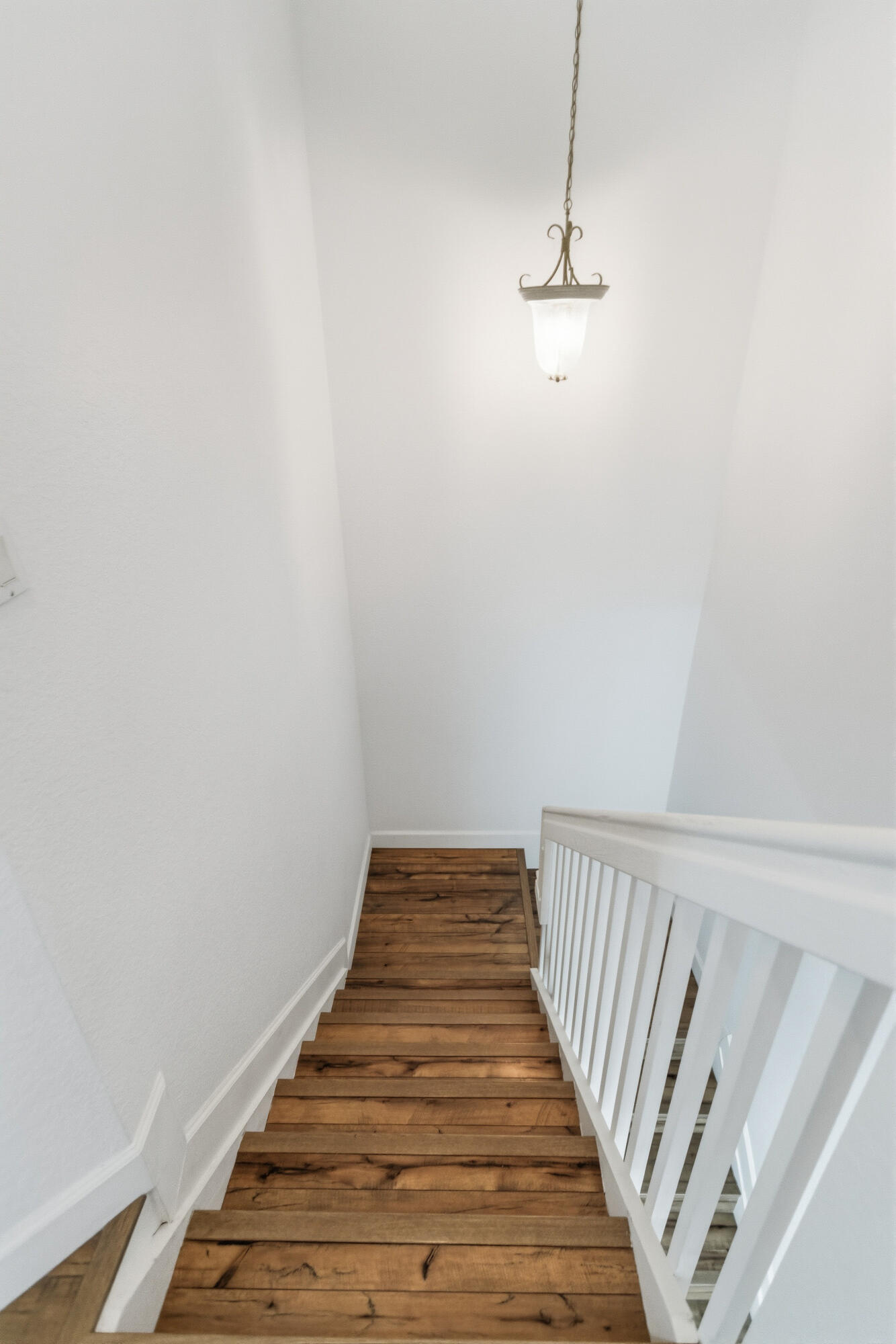 Escada 174-84 B - Residential Lease