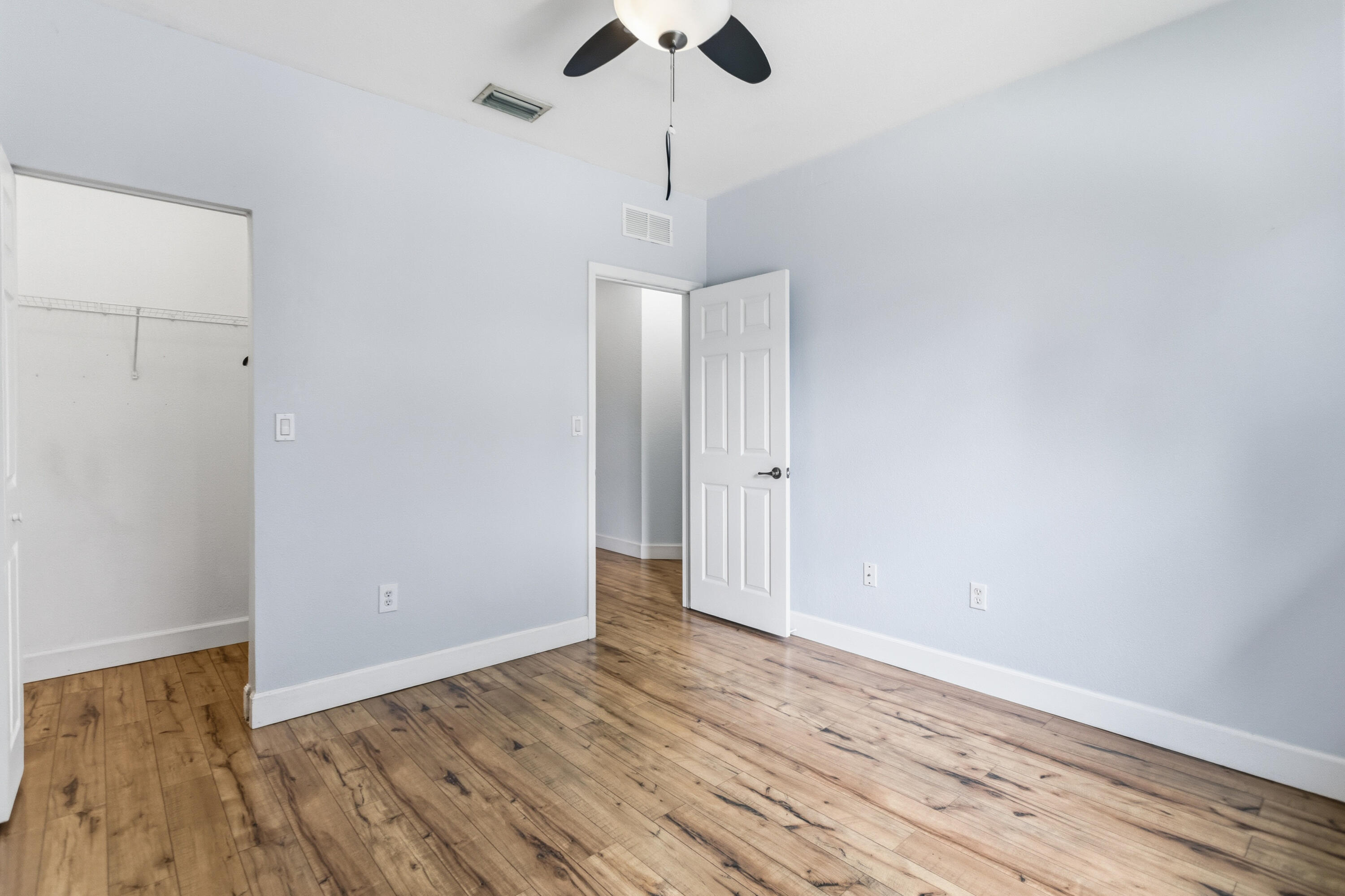 Escada 174-84 B - Residential Lease