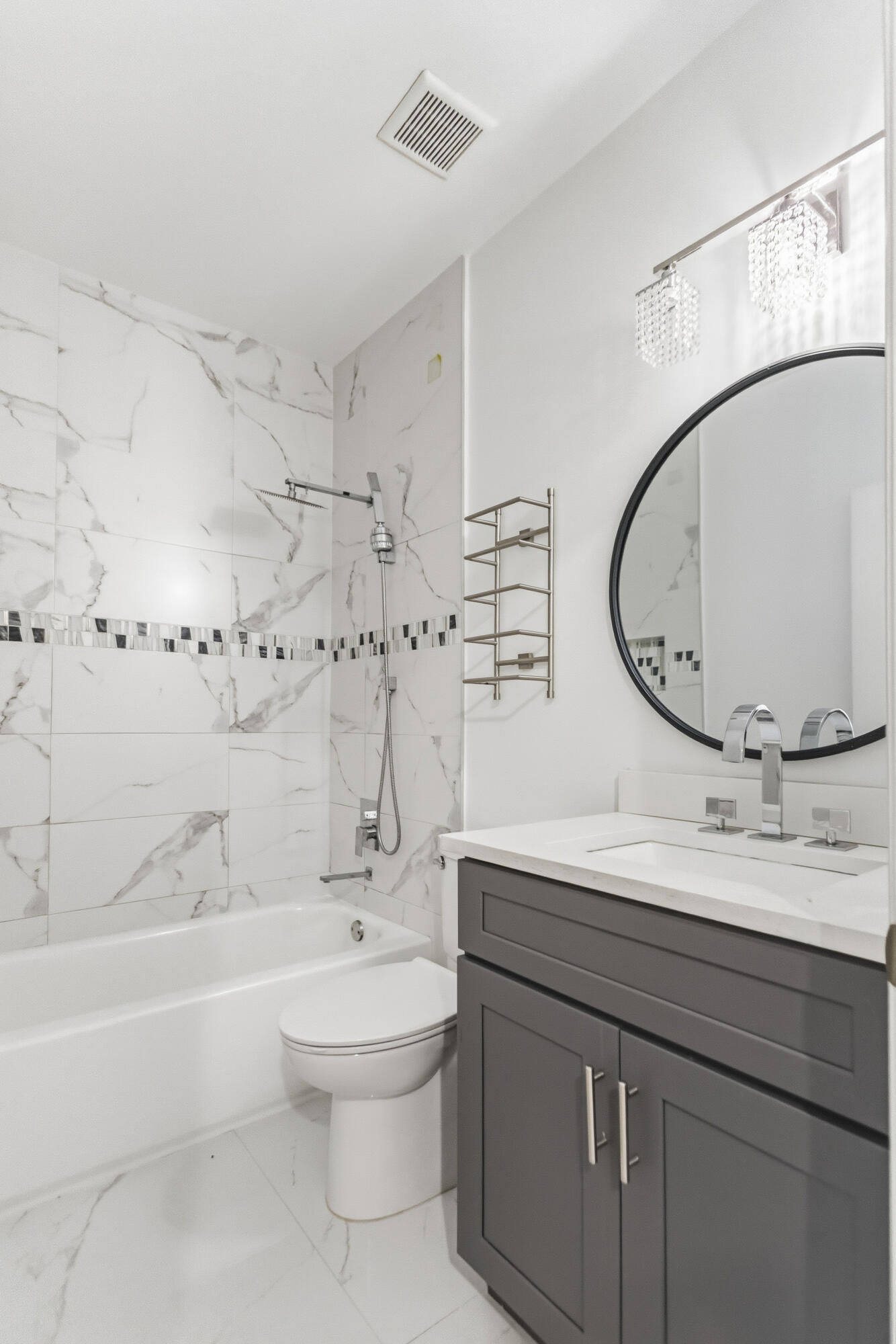 Escada 174-84 B - Residential Lease