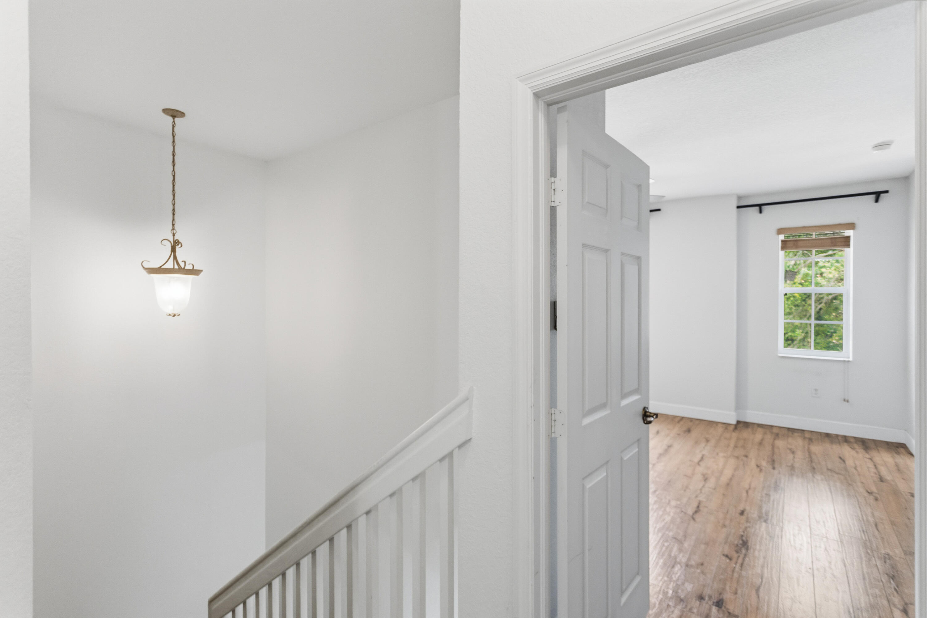 Escada 174-84 B - Residential Lease