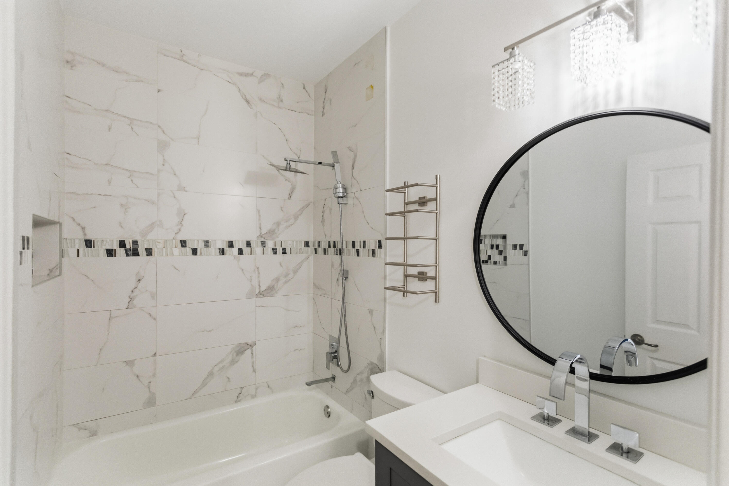 Escada 174-84 B - Residential Lease