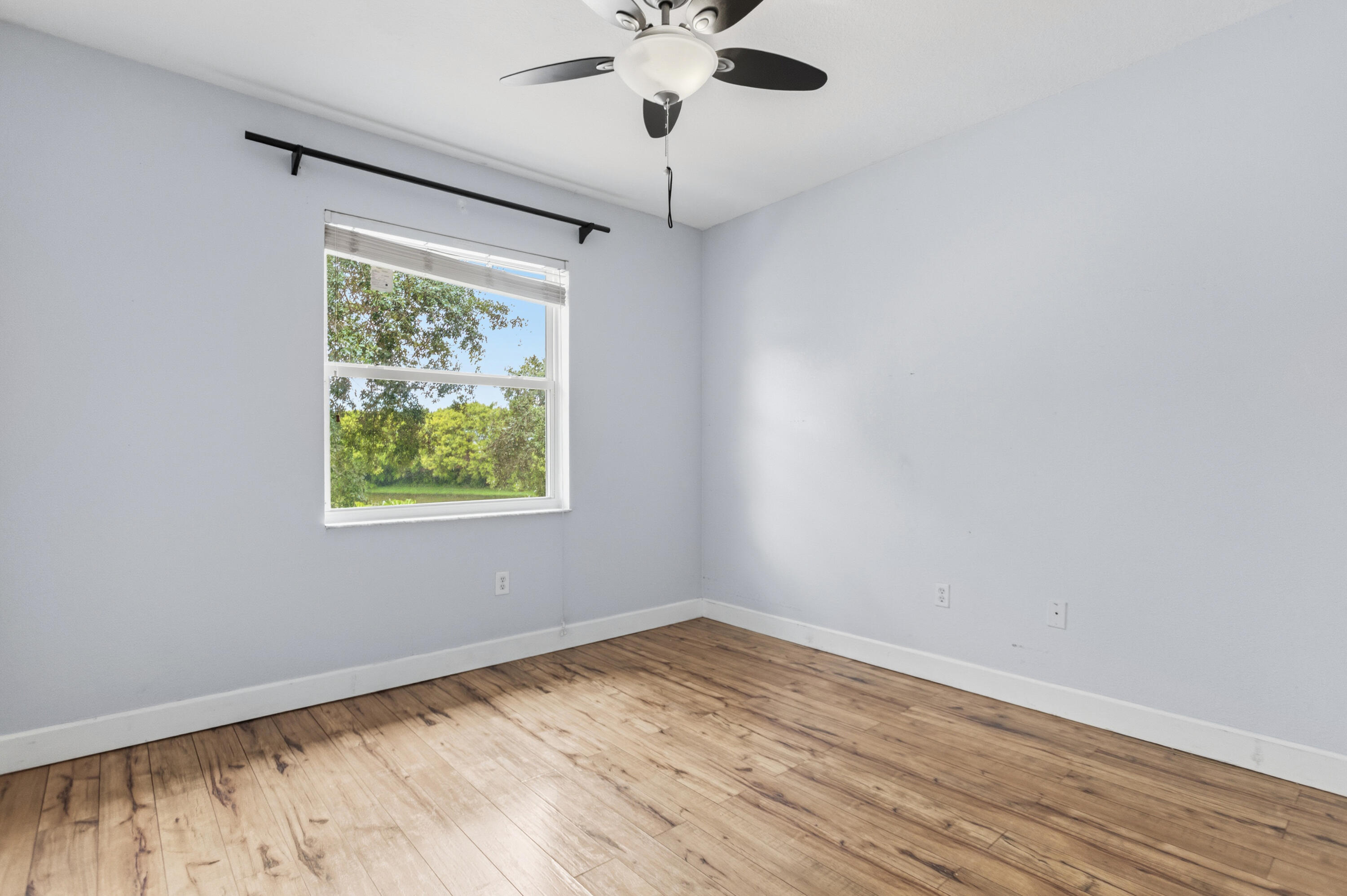 Escada 174-84 B - Residential Lease