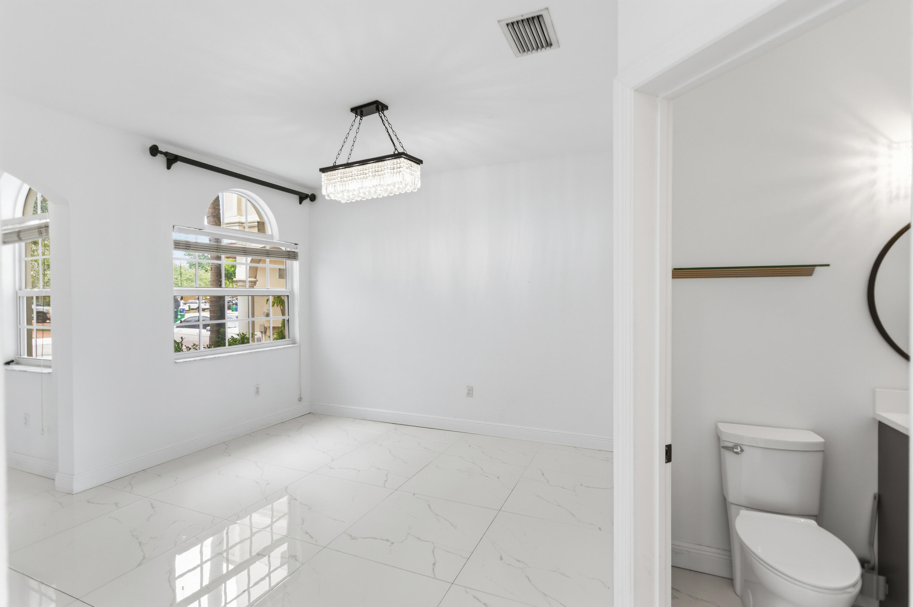 Escada 174-84 B - Residential Lease