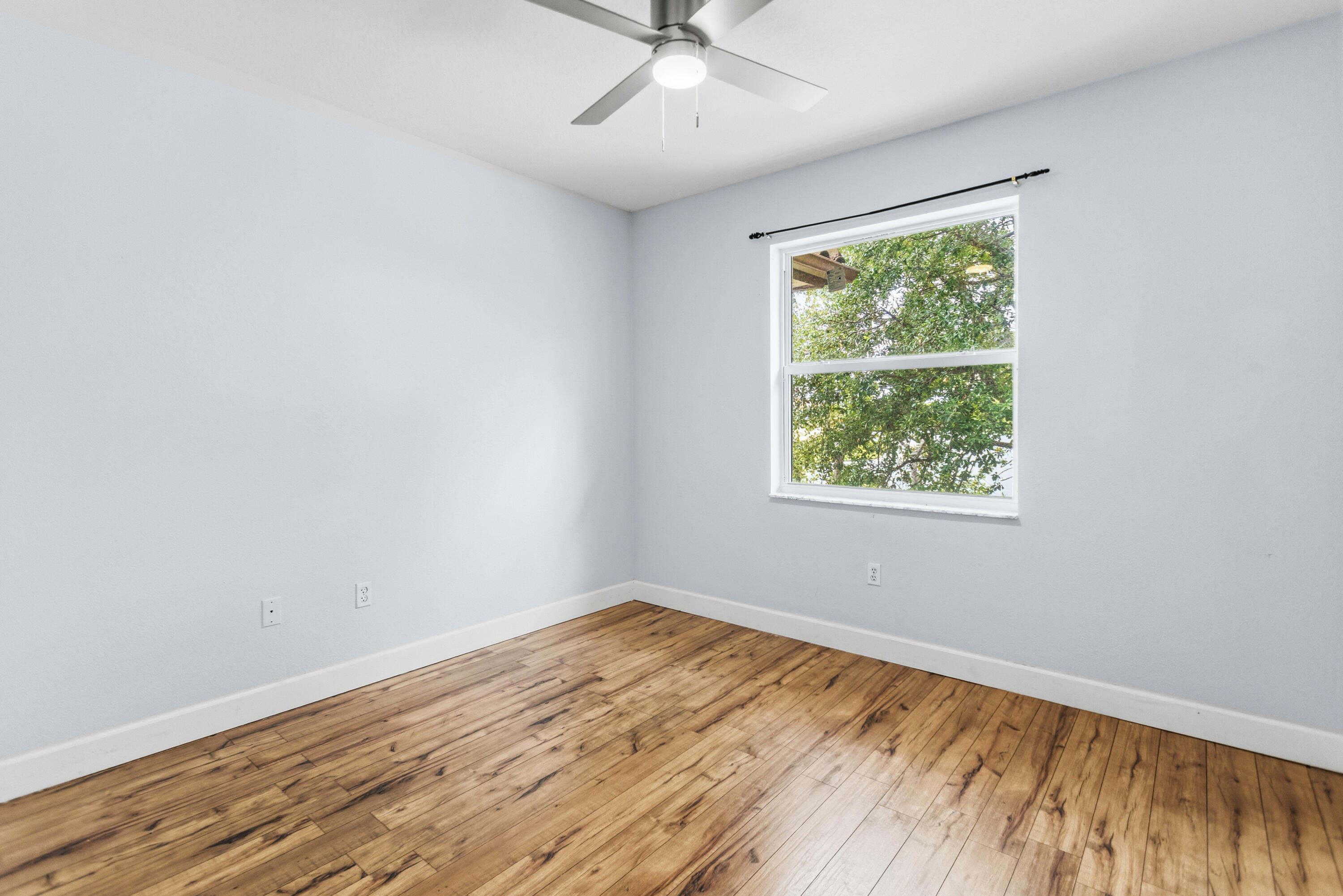 Escada 174-84 B - Residential Lease