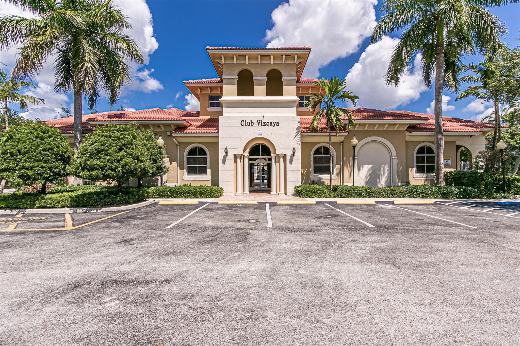 Escada 174-84 B - Residential Lease