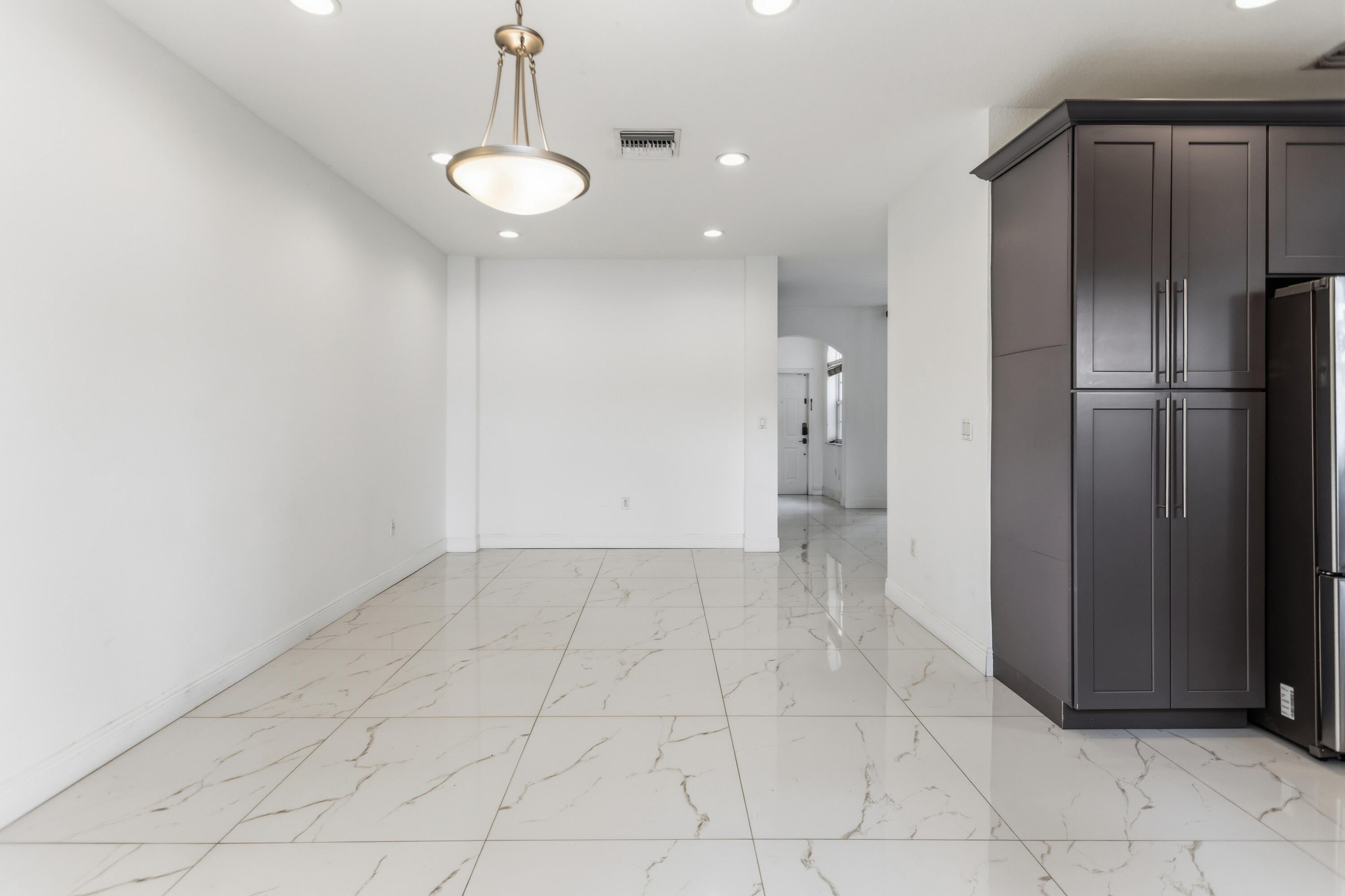 Escada 174-84 B - Residential Lease