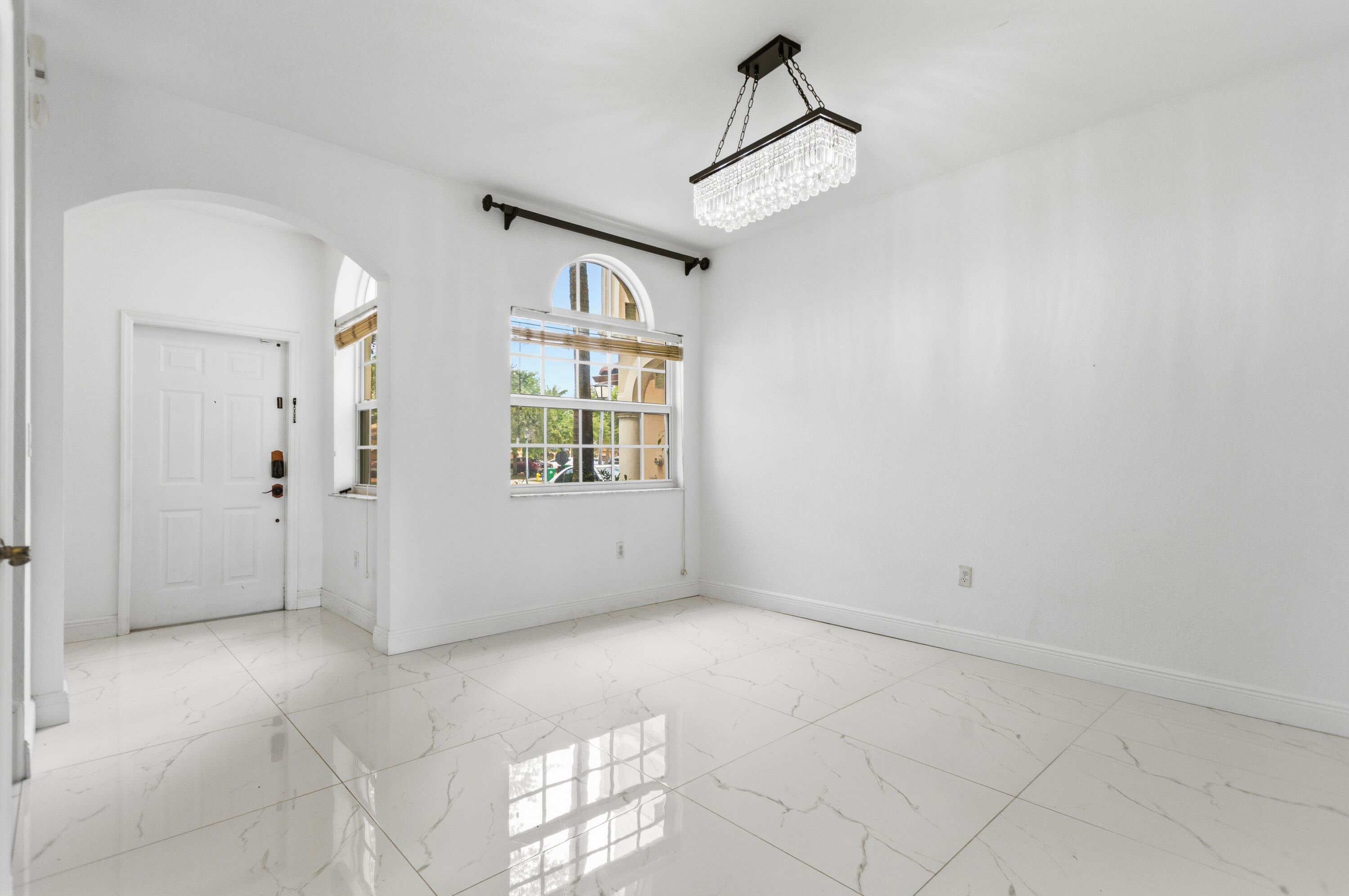 Escada 174-84 B - Residential Lease